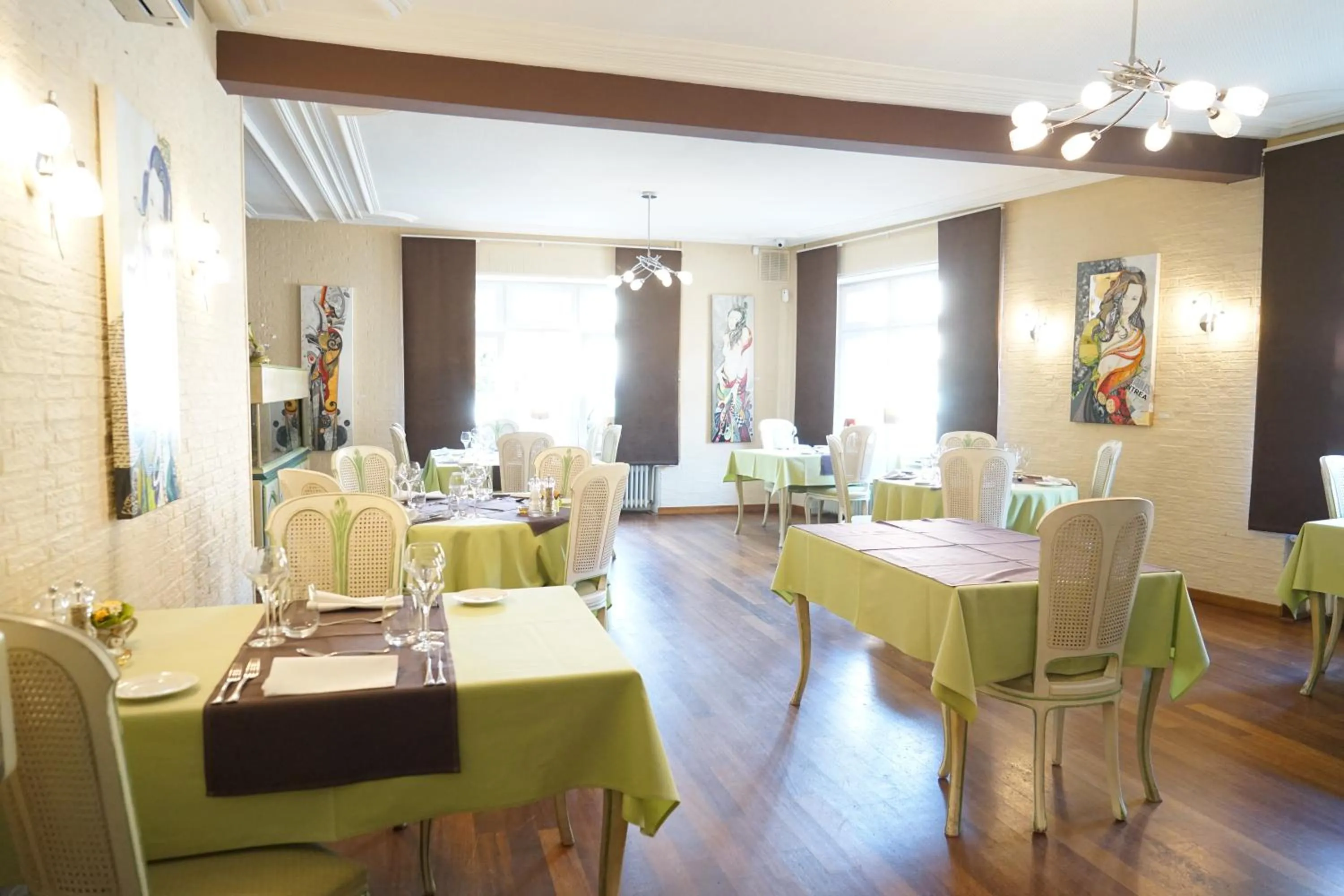 Restaurant/places to eat in Weidendall