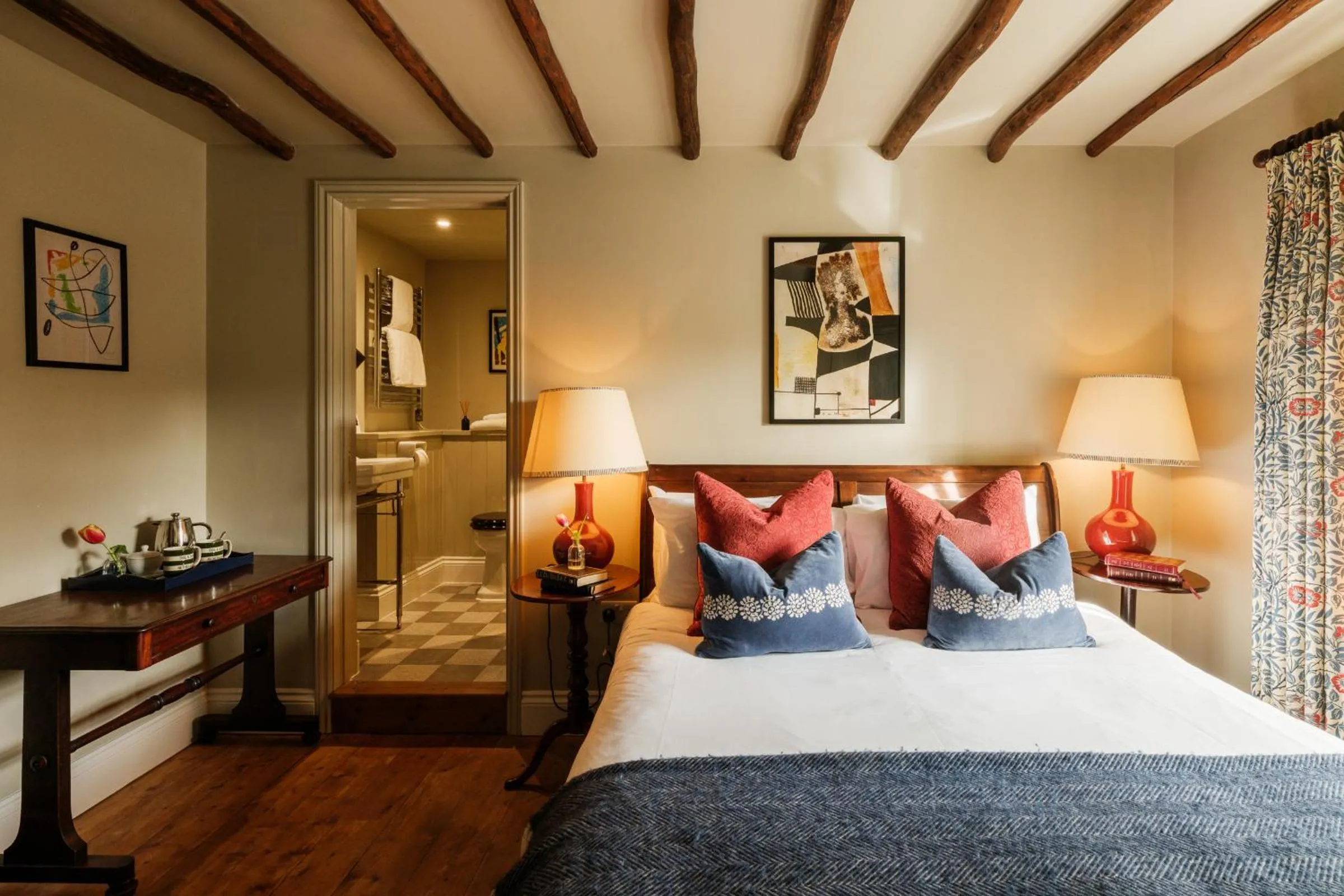 Bedroom, Bed in The Dog and Gun