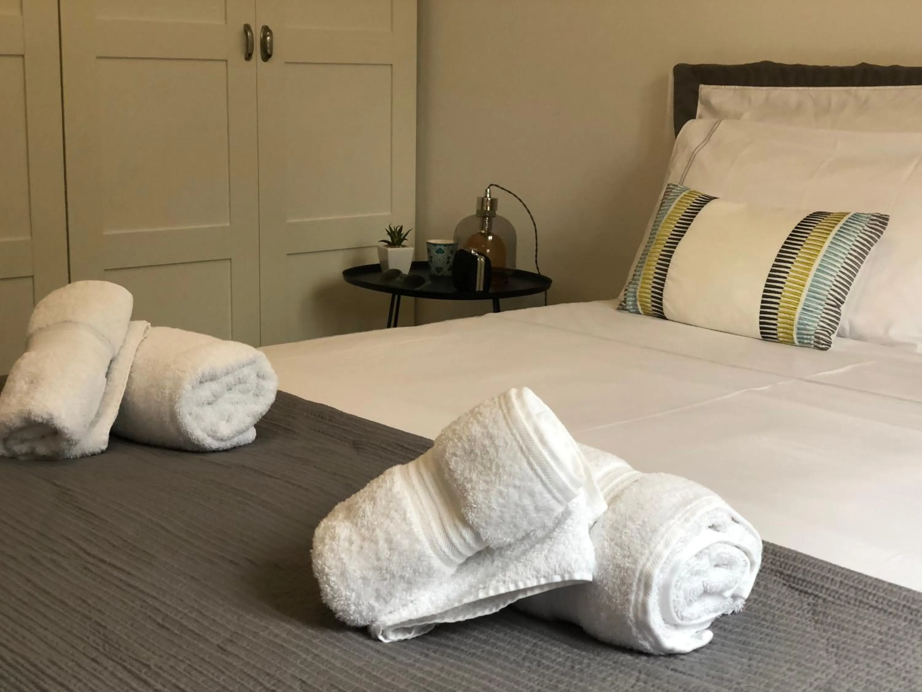 Photo of the whole room, Bed in La casetta d'Àneu