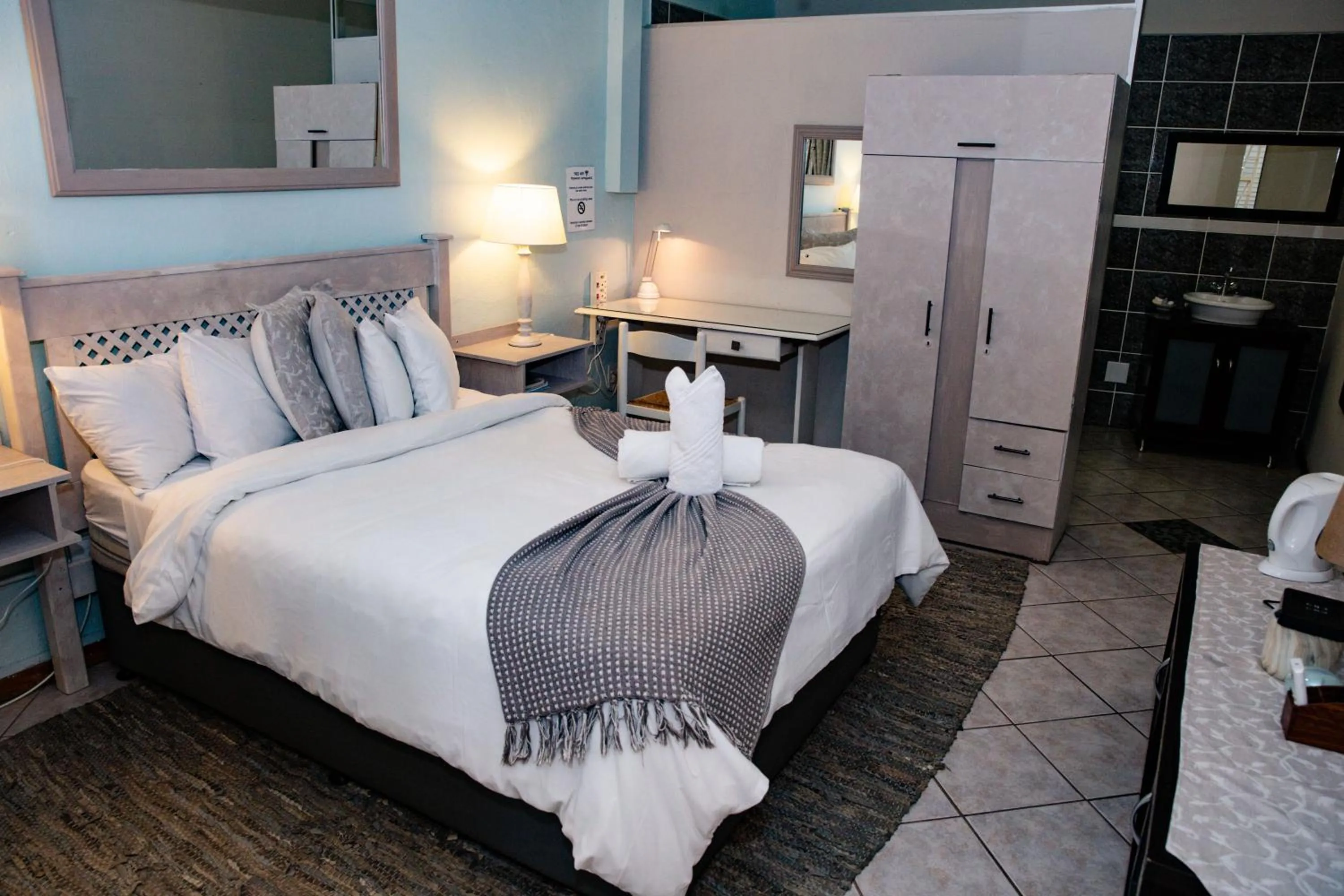 Bed in Woodpecker Guesthouse