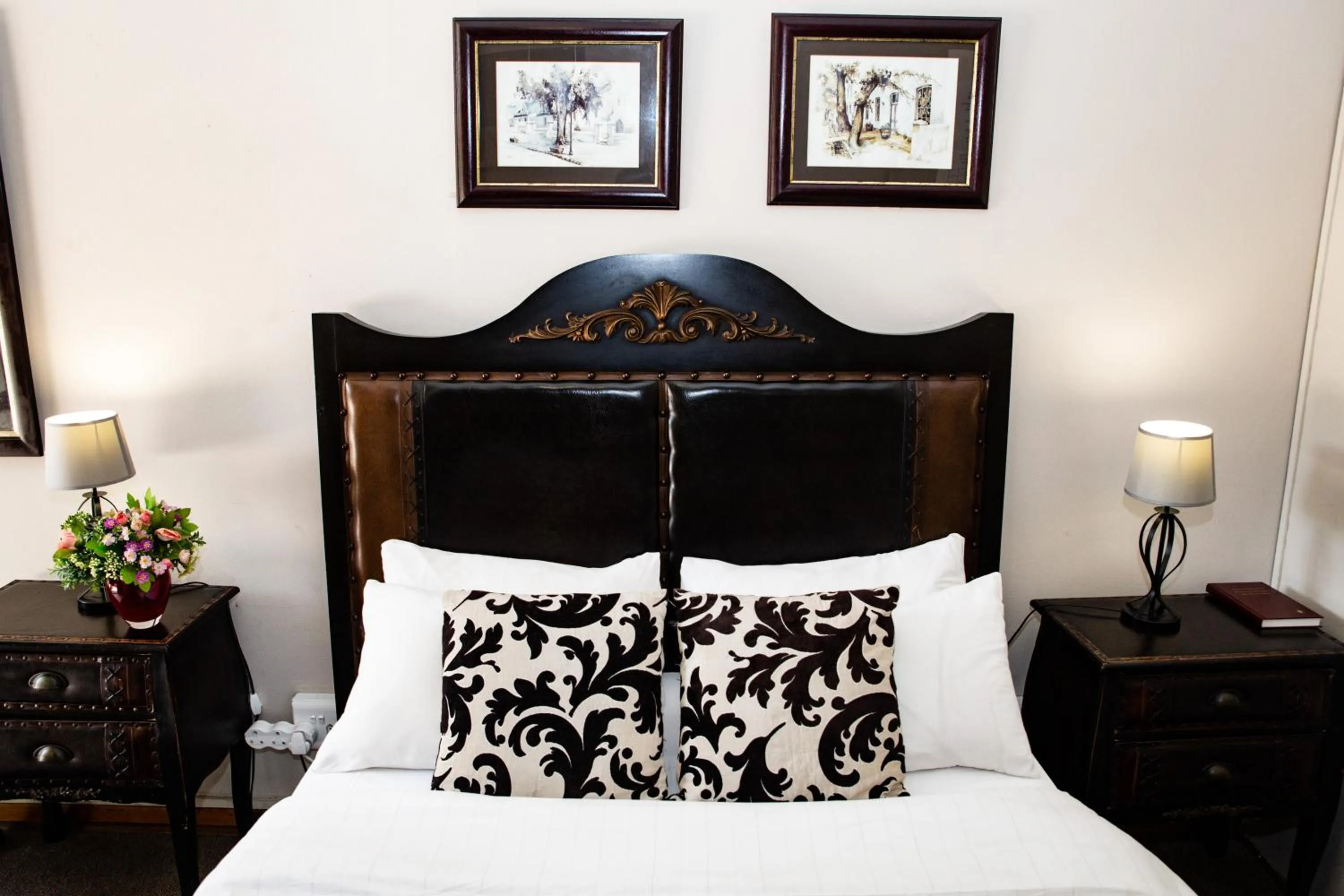 Bed in Woodpecker Guesthouse