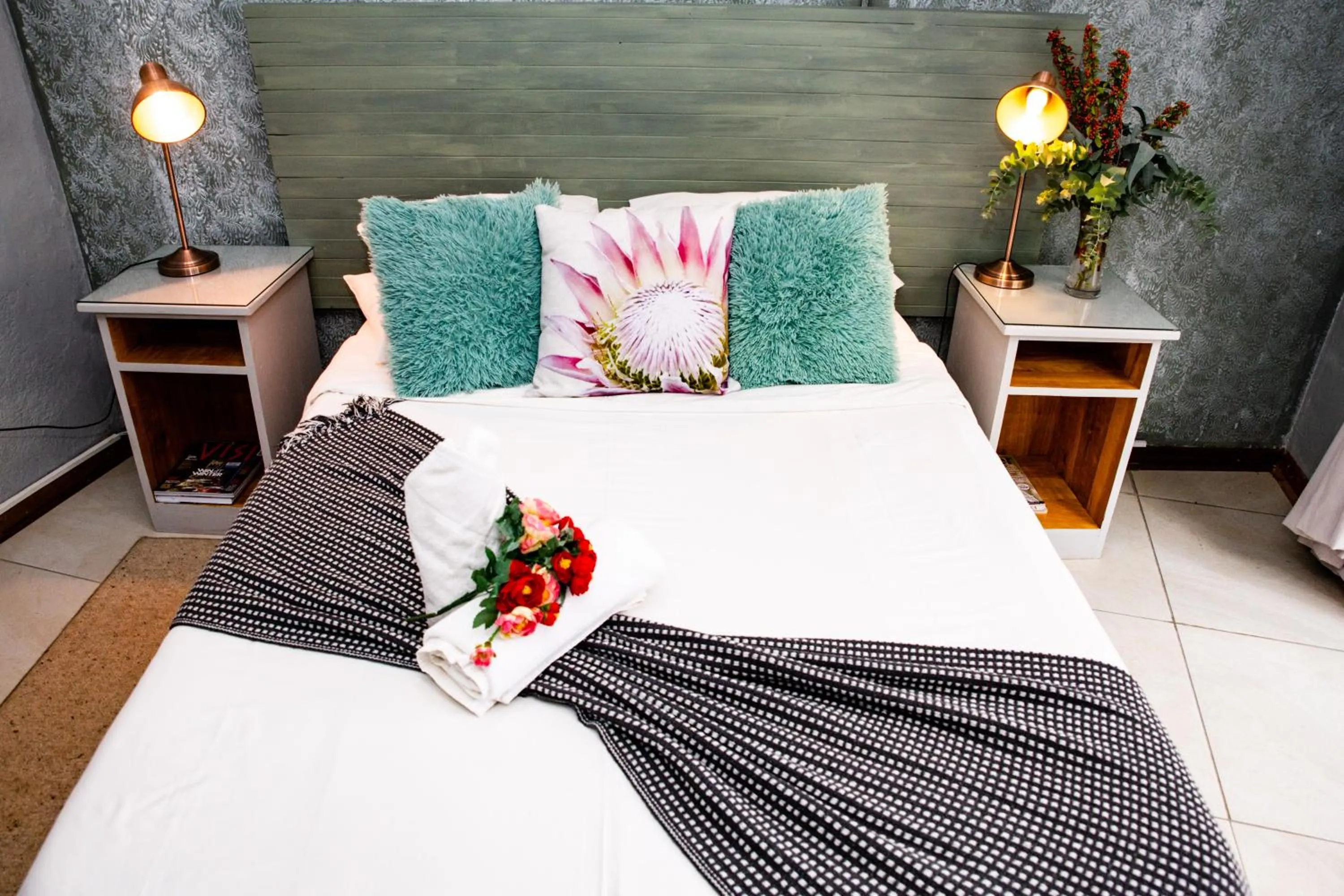 Bed in Woodpecker Guesthouse