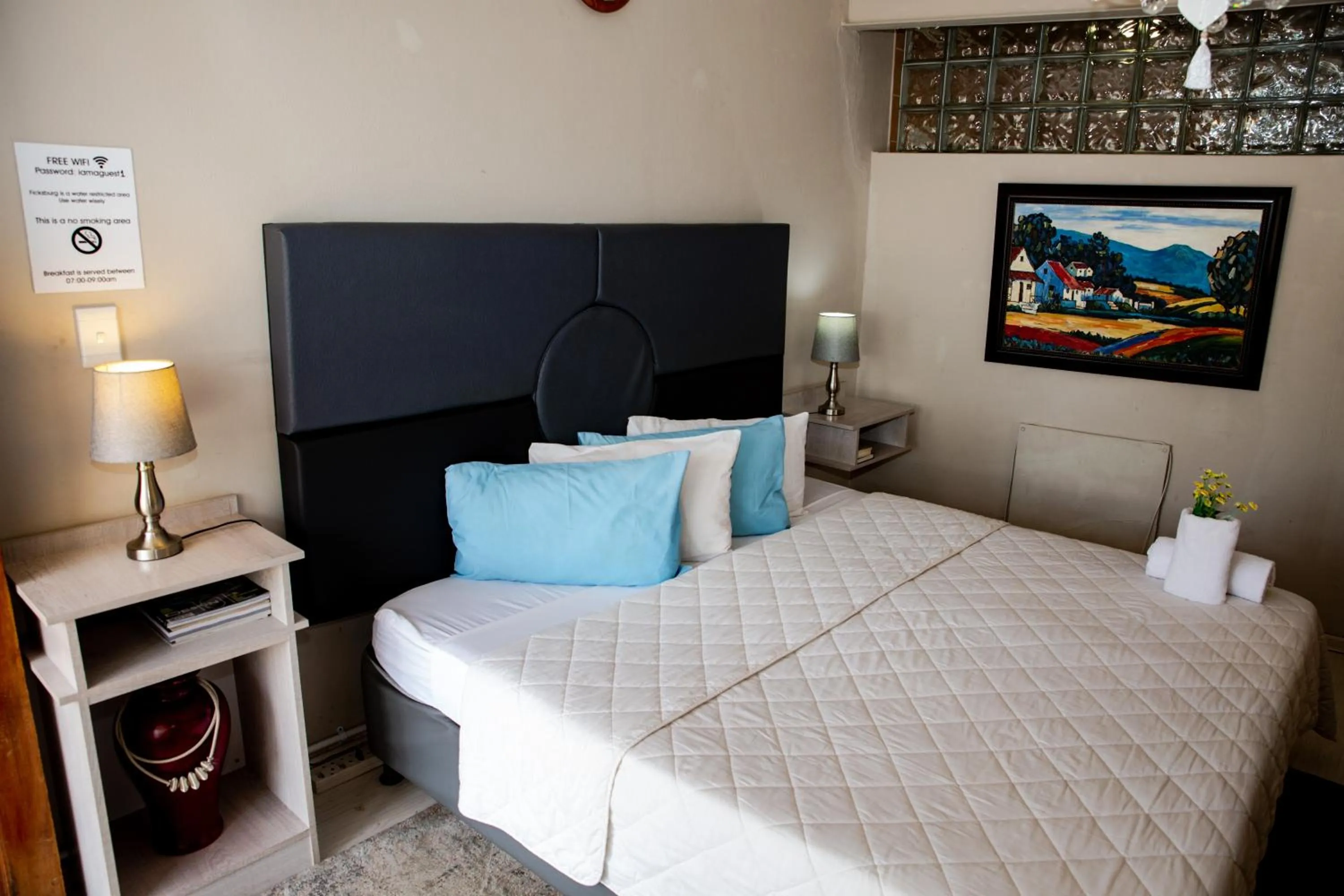 Bed in Woodpecker Guesthouse