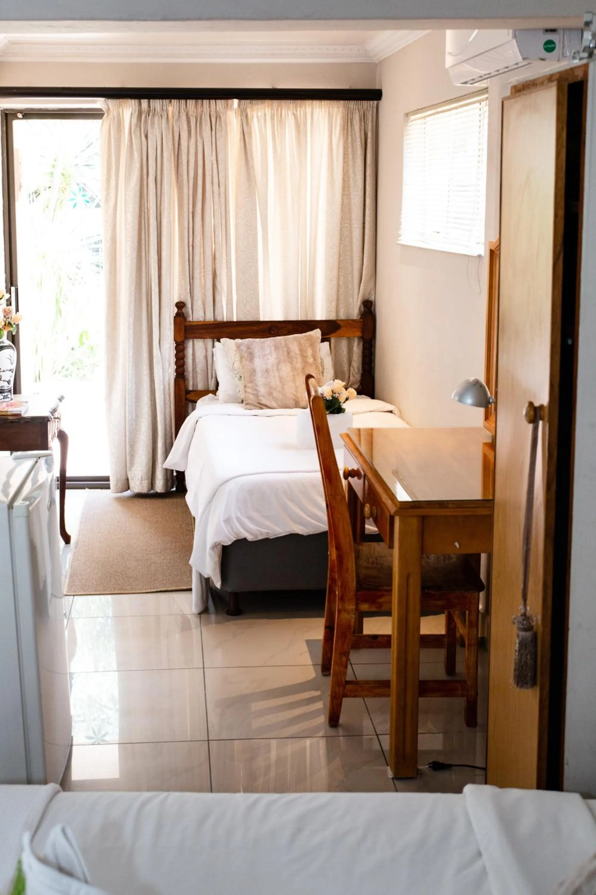 Bed in Woodpecker Guesthouse