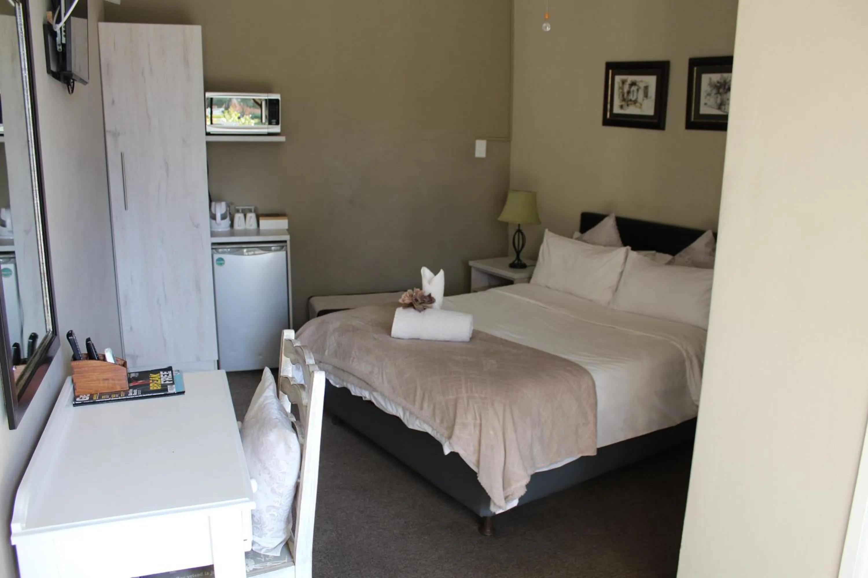 Bed in Woodpecker Guesthouse