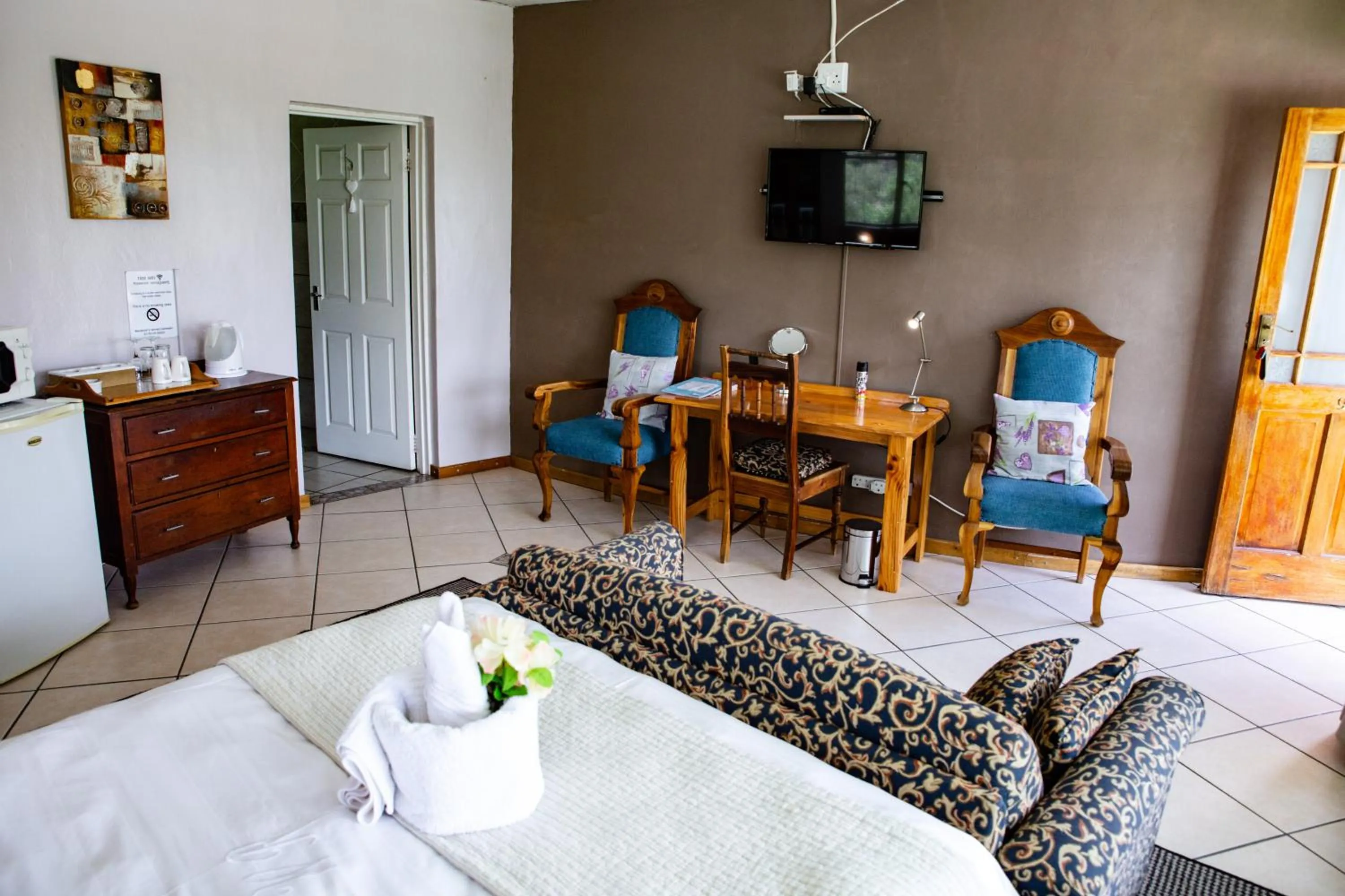 Bed in Woodpecker Guesthouse