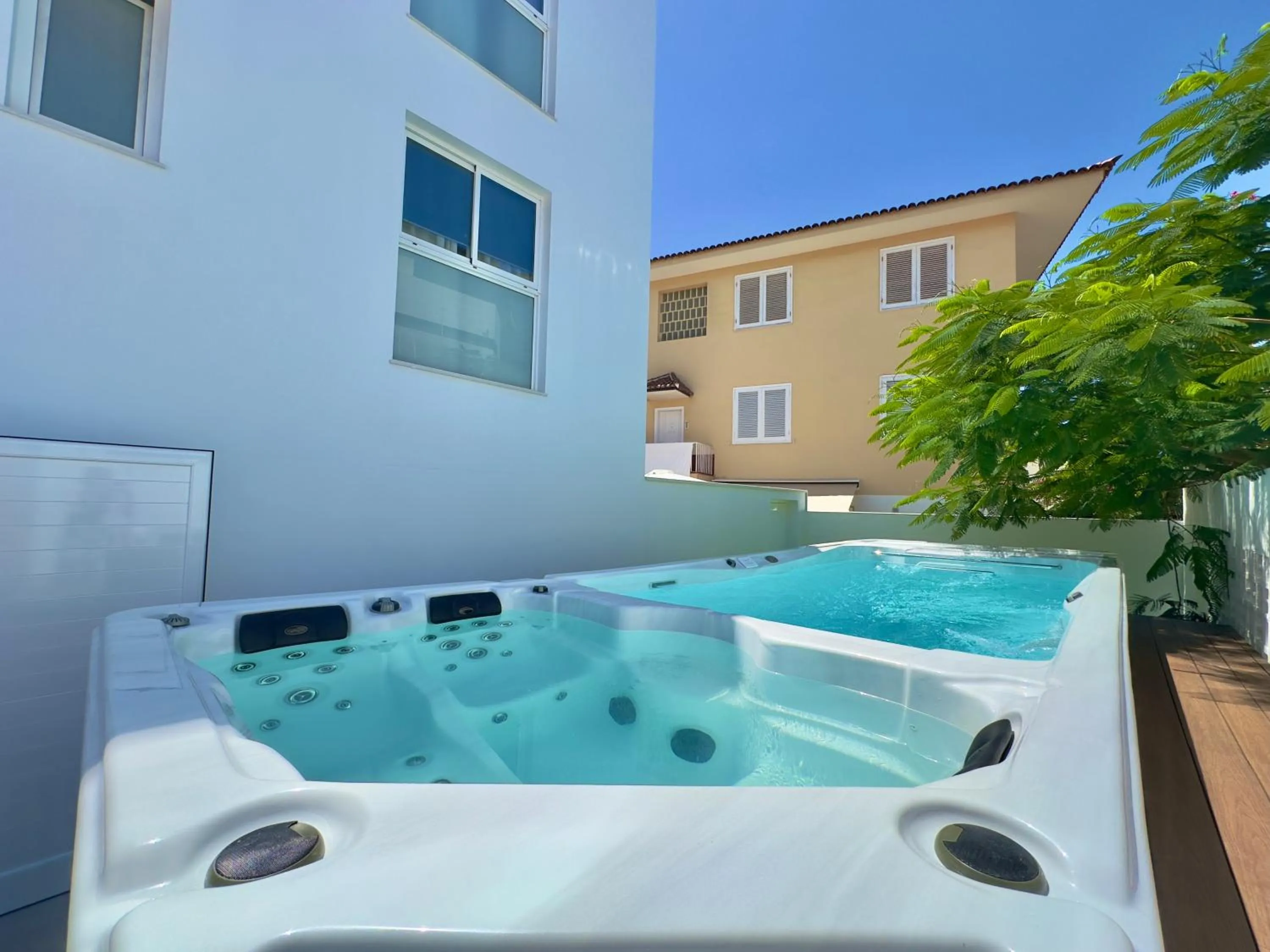 Restaurant/places to eat in The Blue Corner Apartments