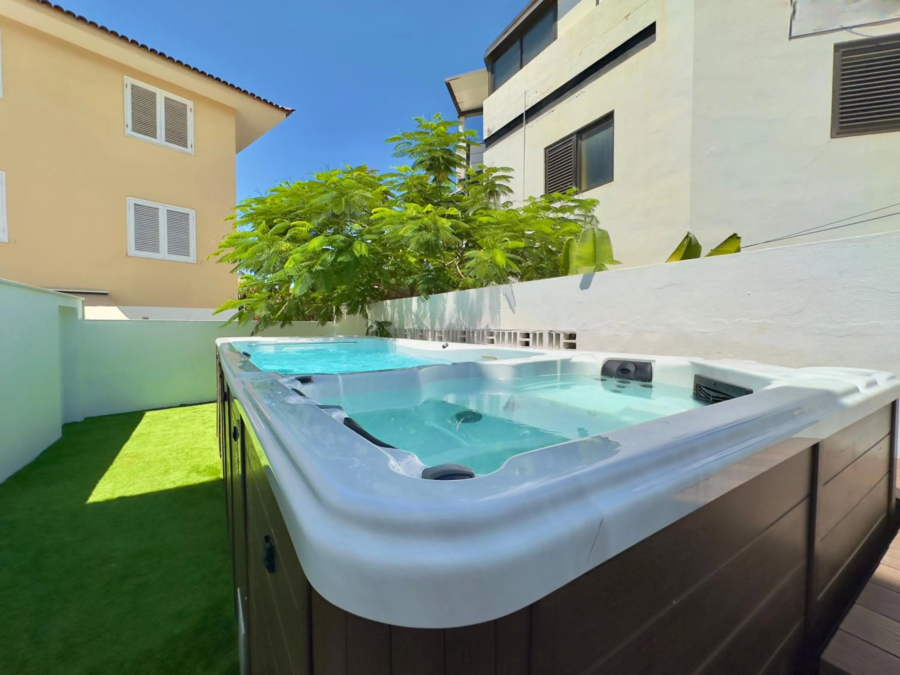 Restaurant/places to eat in The Blue Corner Apartments