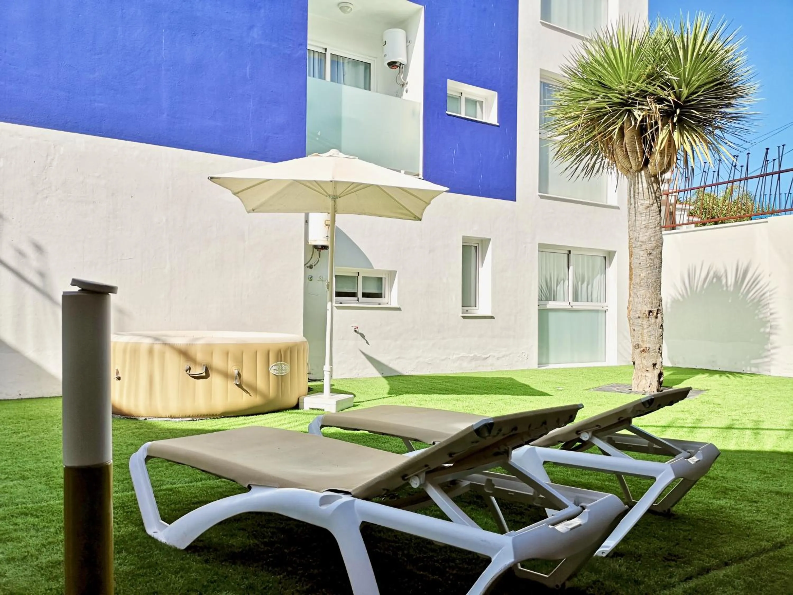 Restaurant/places to eat in The Blue Corner Apartments