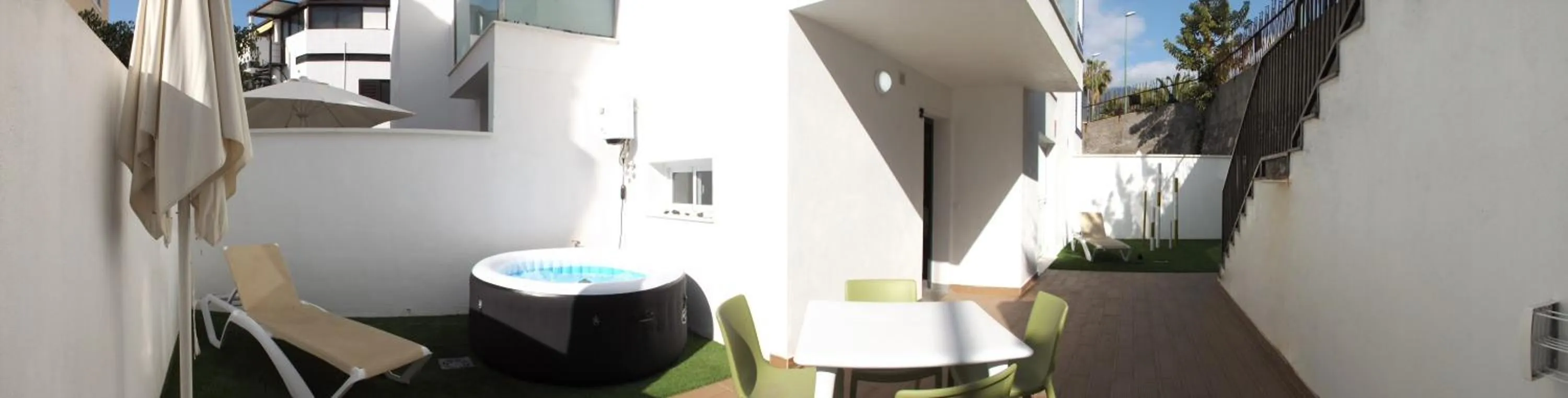 Restaurant/places to eat in The Blue Corner Apartments