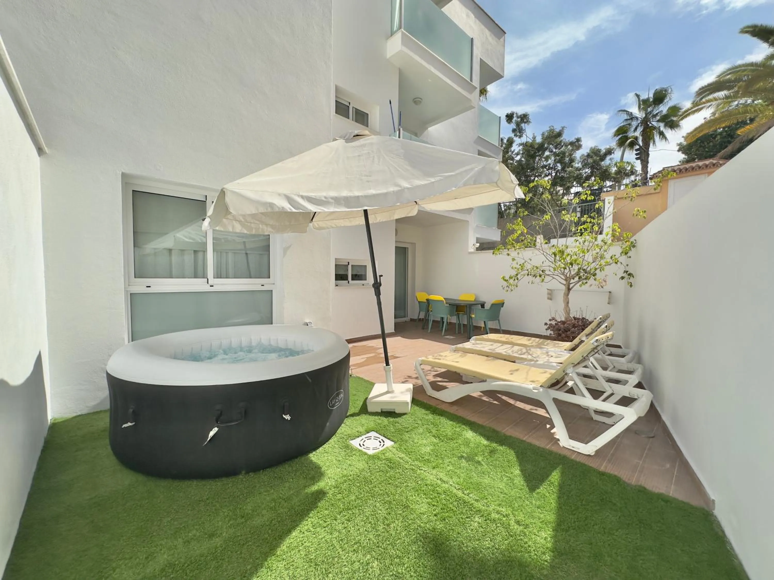 Restaurant/places to eat in The Blue Corner Apartments