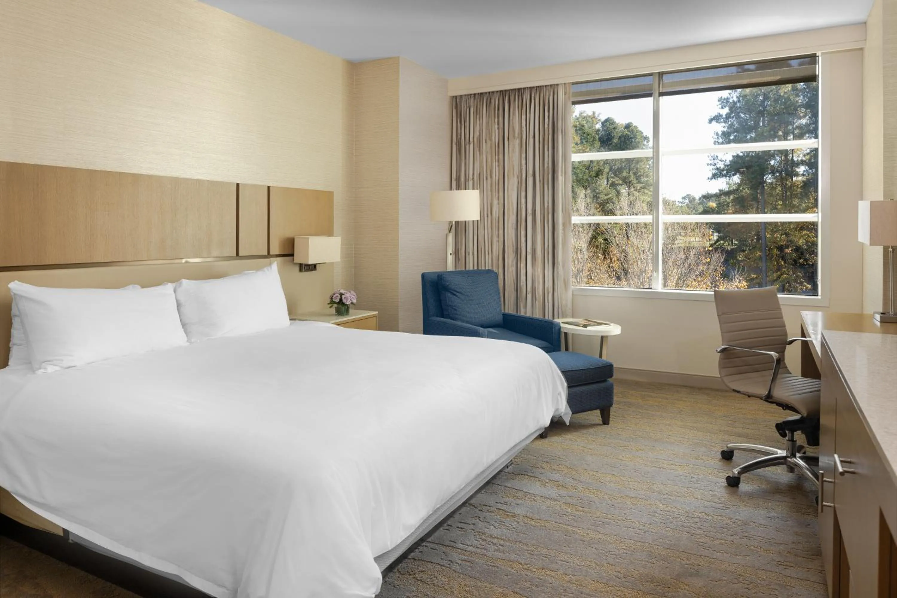 Bedroom, Bed in JB Duke Hotel