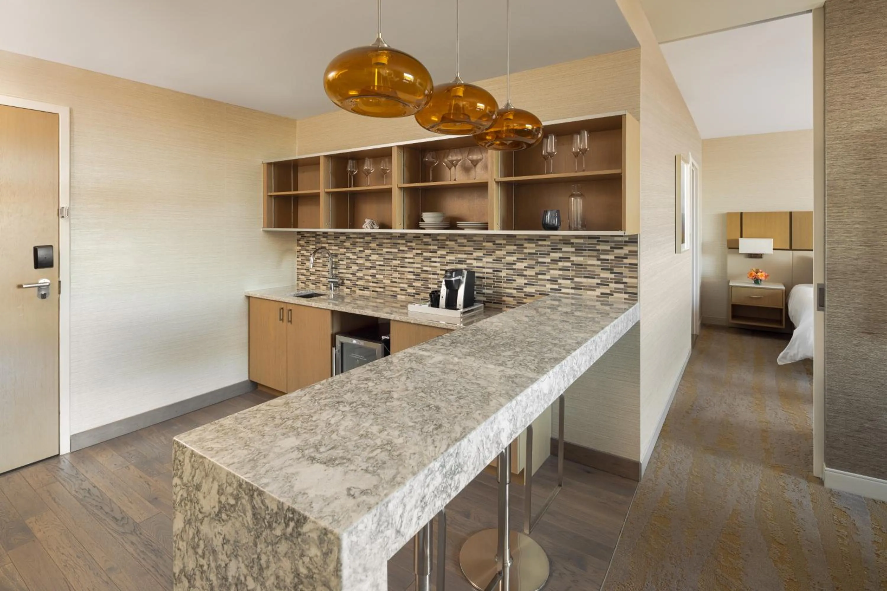 Kitchen or kitchenette in JB Duke Hotel