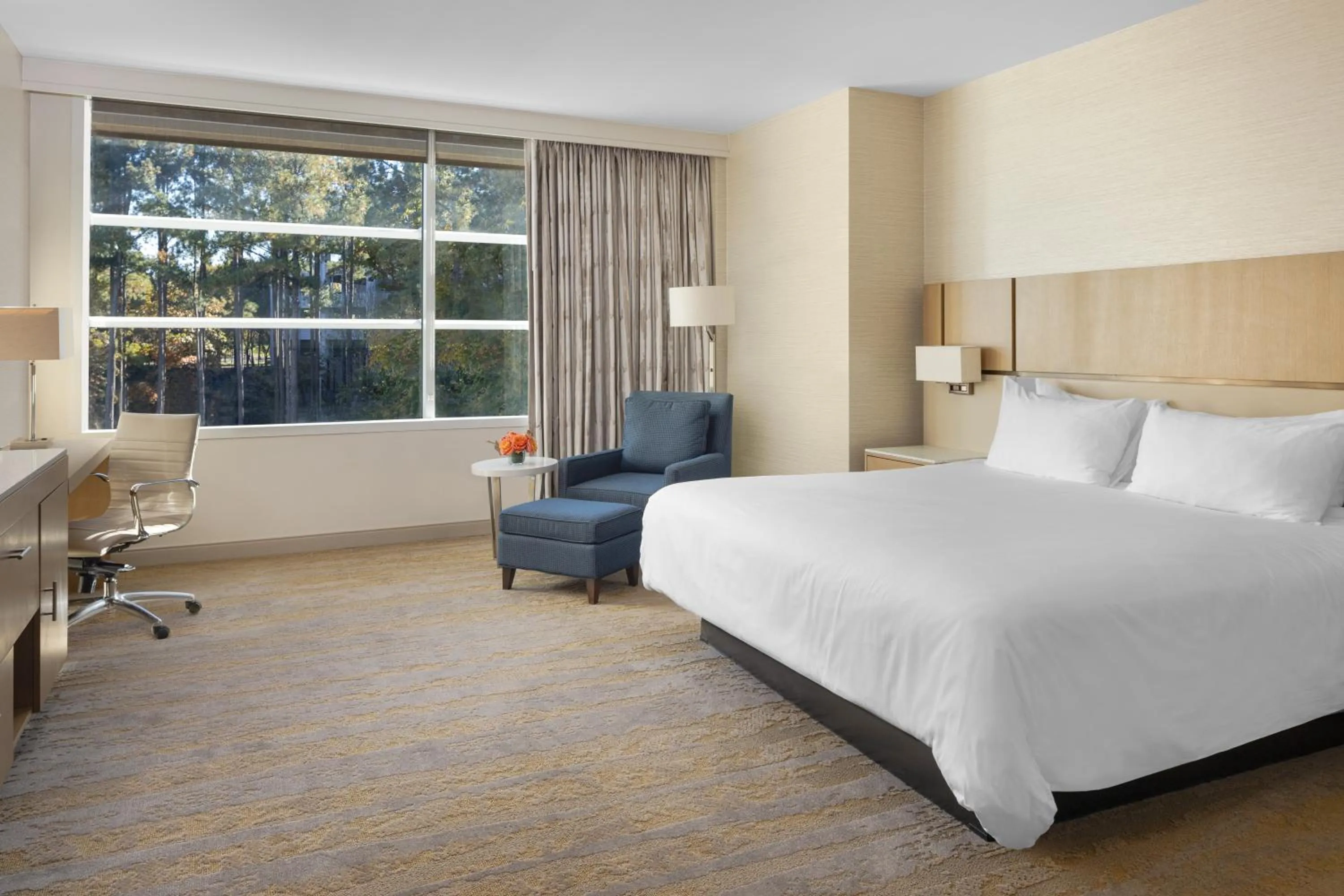 Bedroom, Bed in JB Duke Hotel