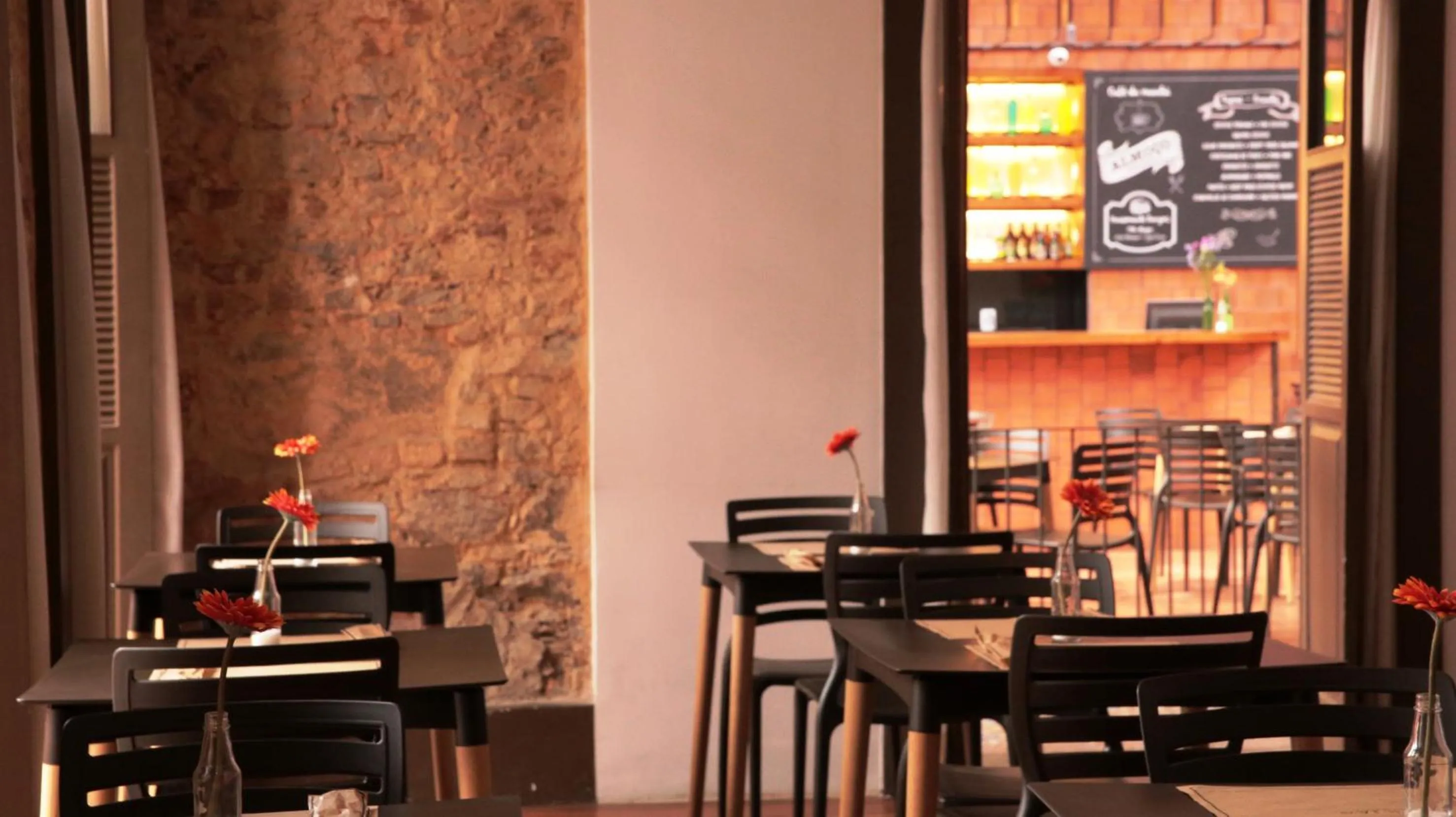 Restaurant/places to eat in Villa 25