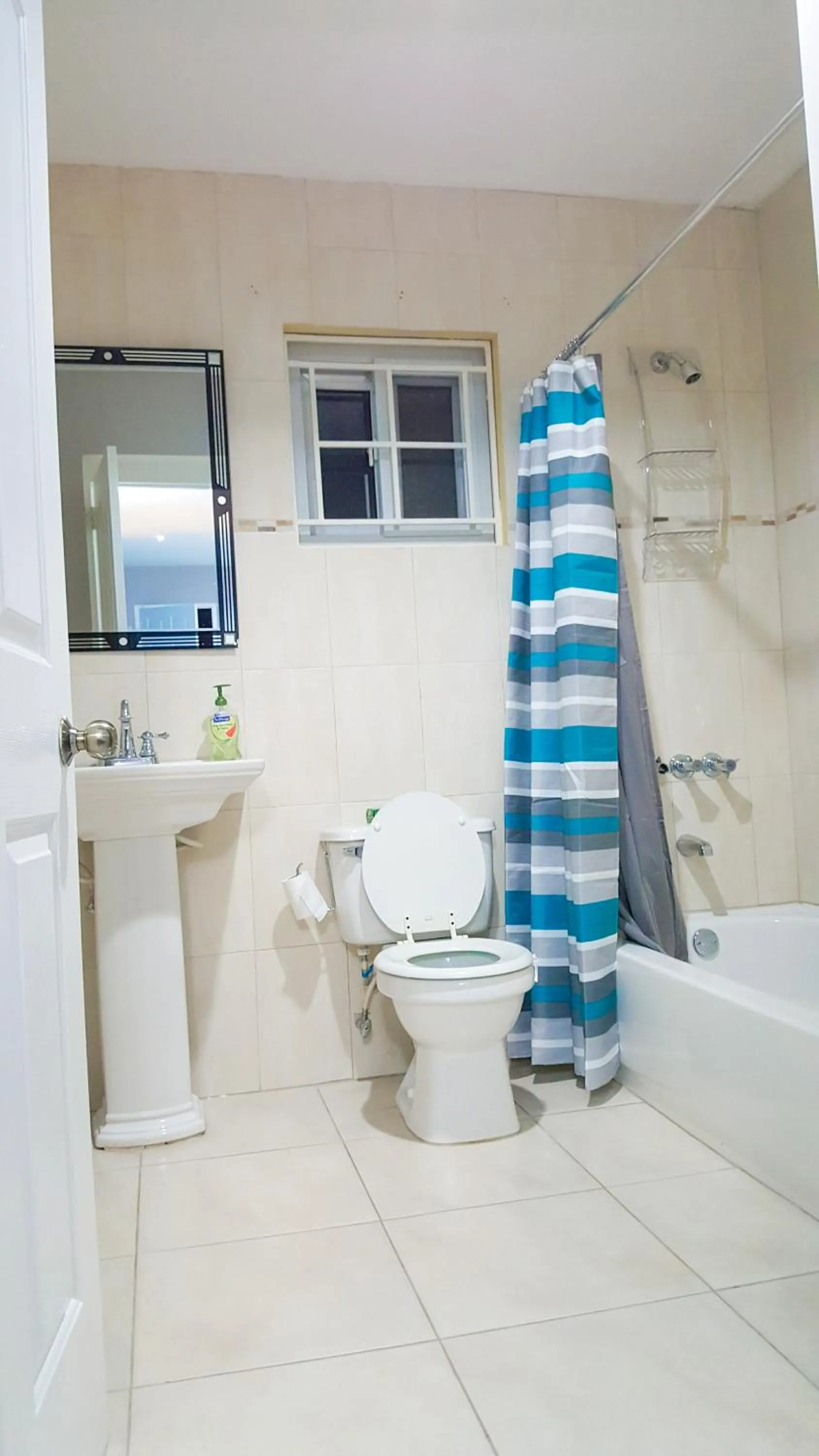 Shower in New Kingston Guest Apartments @ Donhead