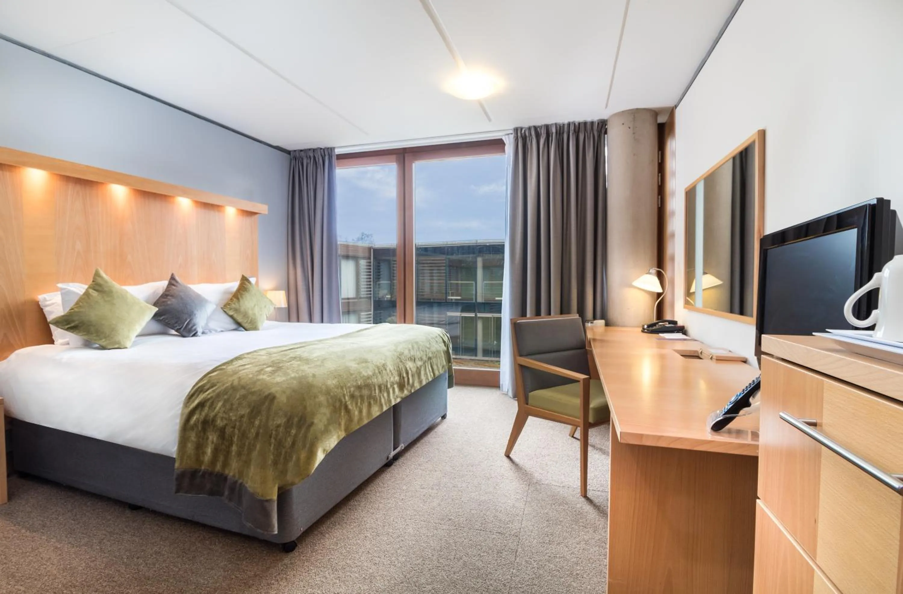 Bedroom, Bed in The Jubilee Hotel