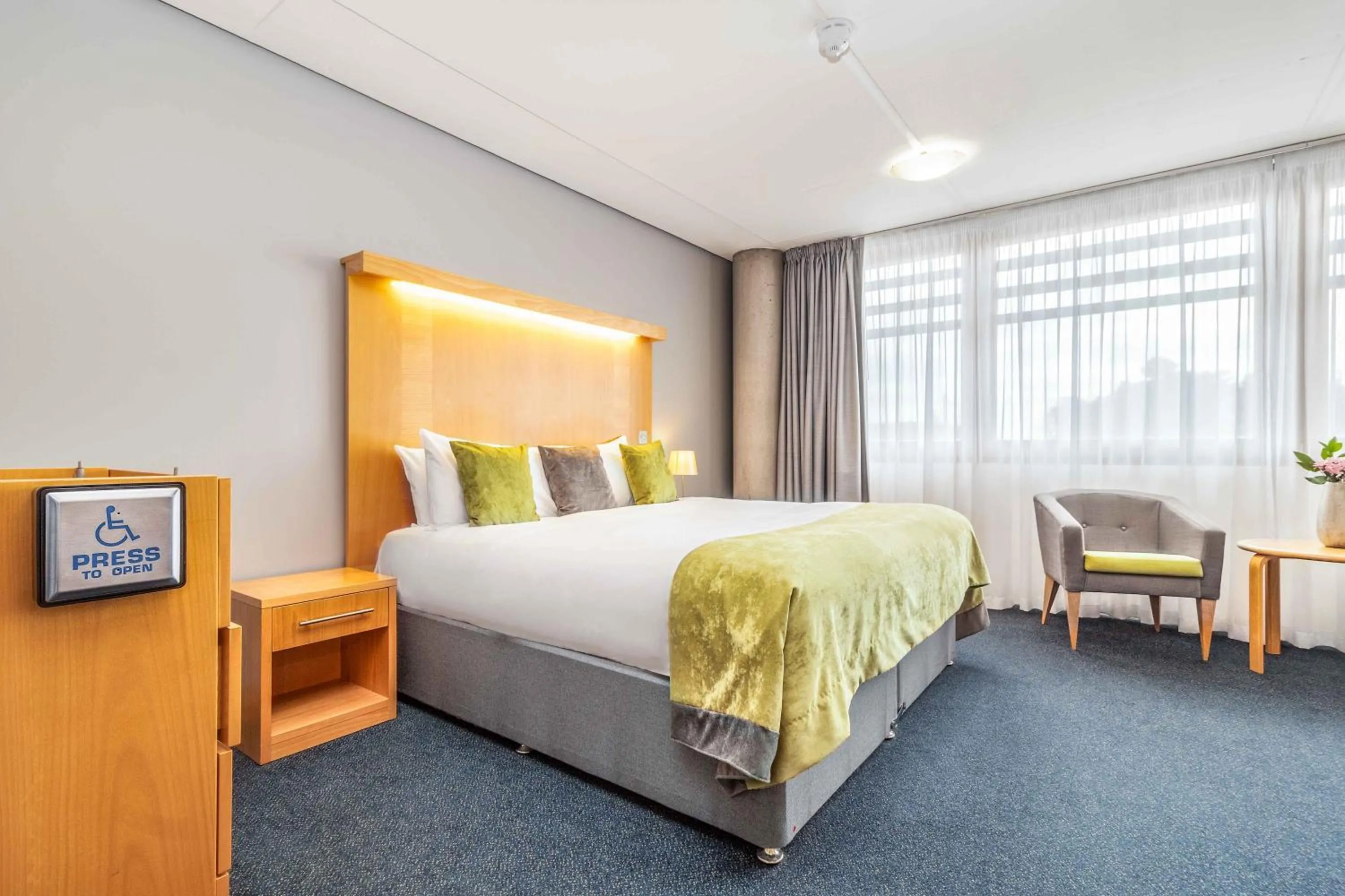 Bedroom, Bed in The Jubilee Hotel