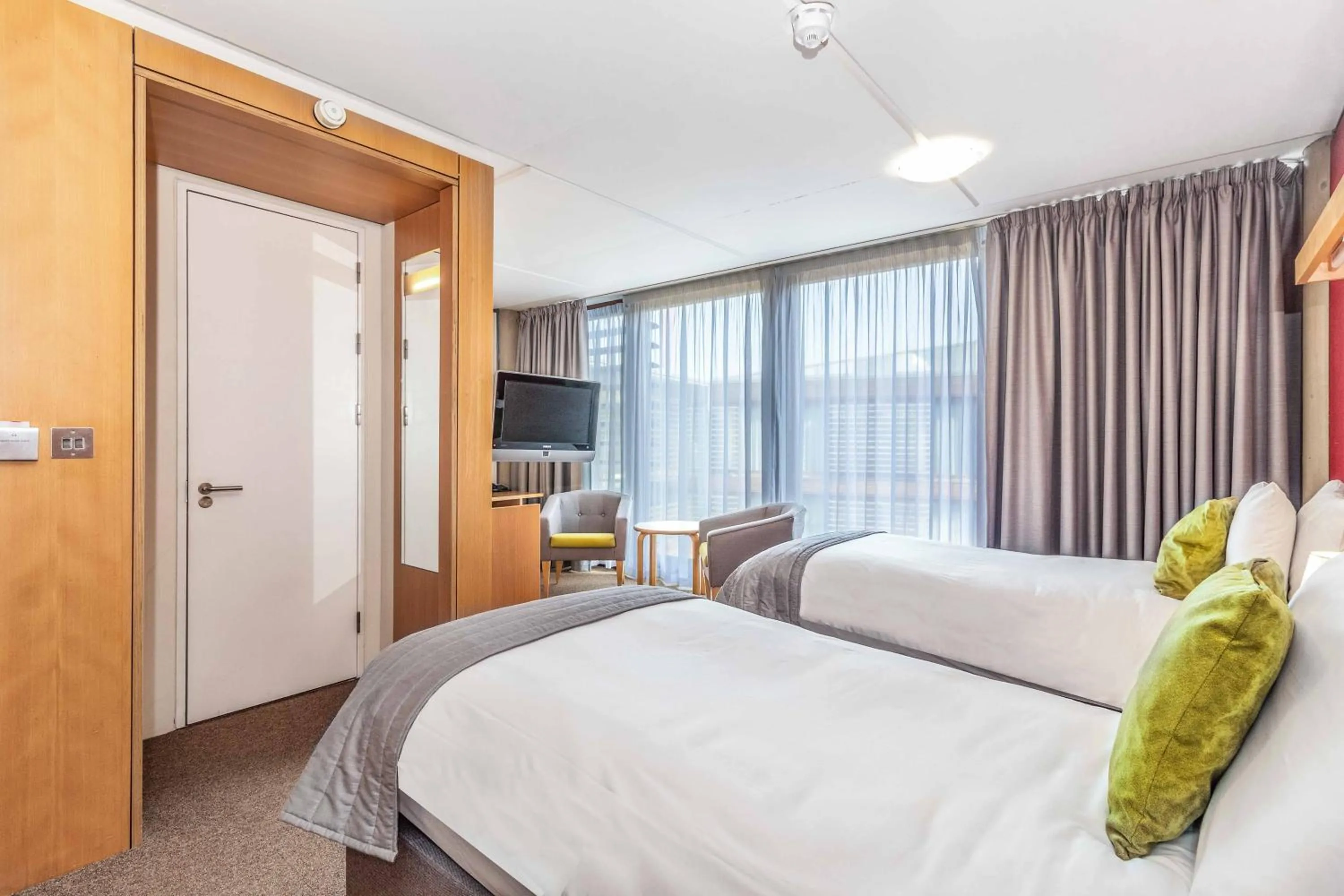 Bedroom, Bed in The Jubilee Hotel