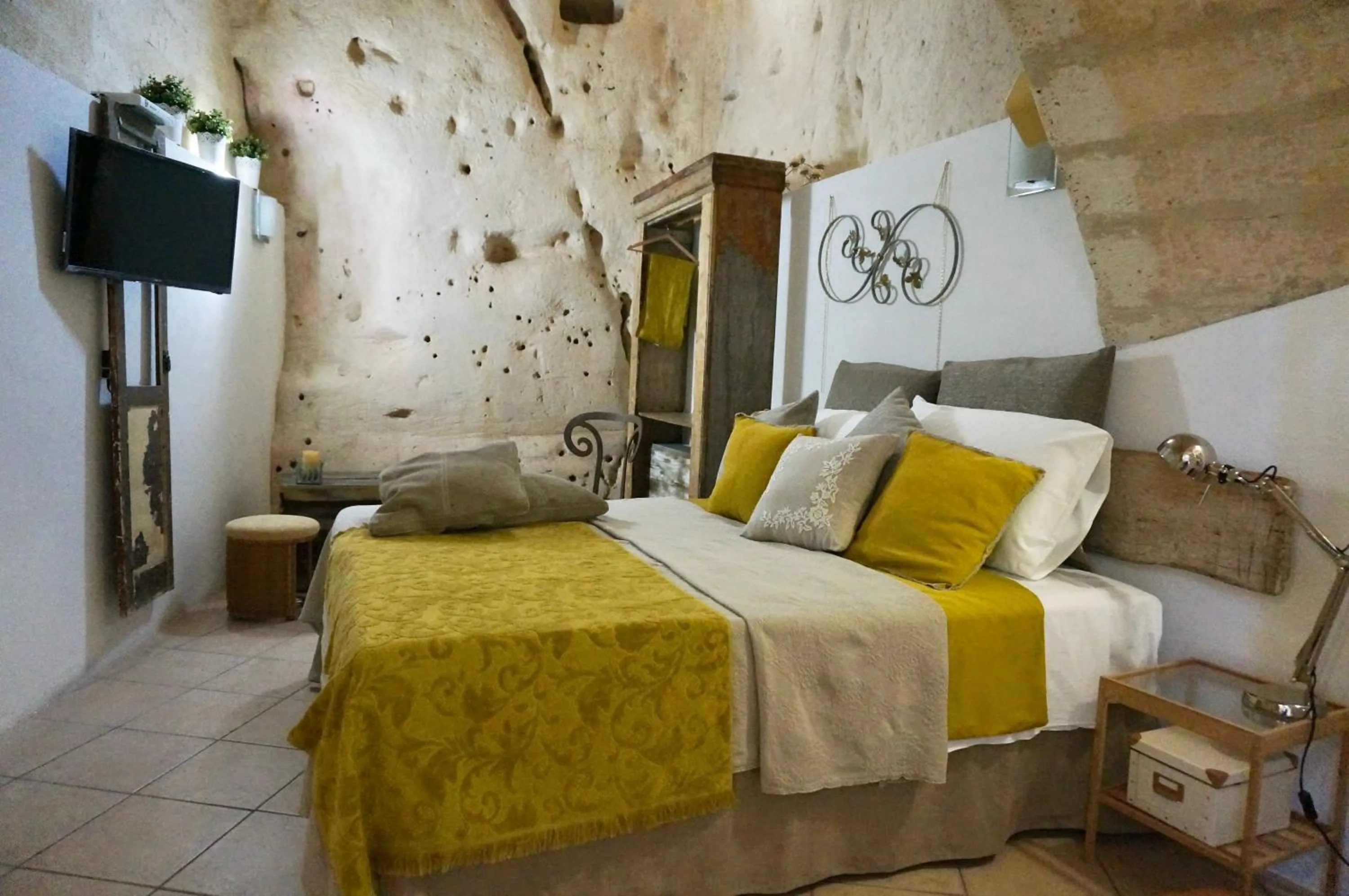 Decorative detail, Bed in Il Geco