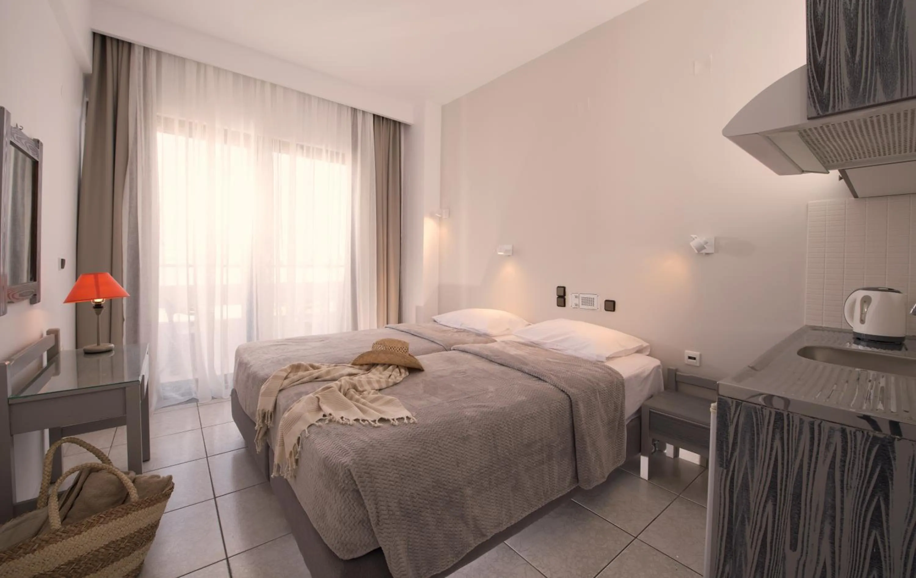 Photo of the whole room, Bed in Hermes Hotel