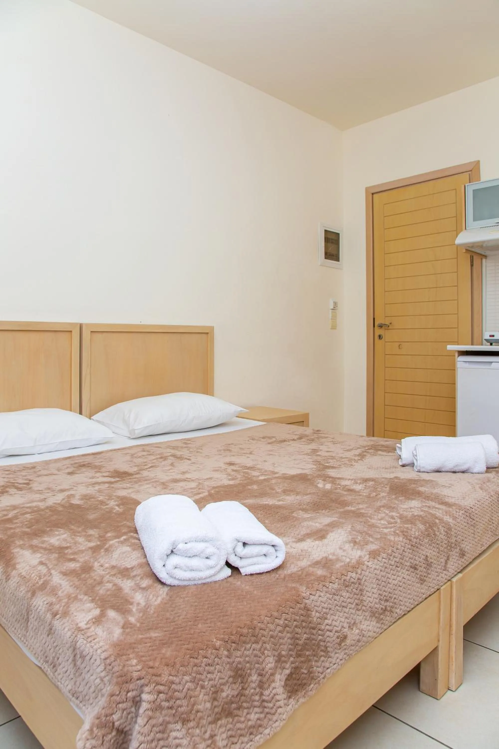 Bedroom, Bed in Hermes Hotel