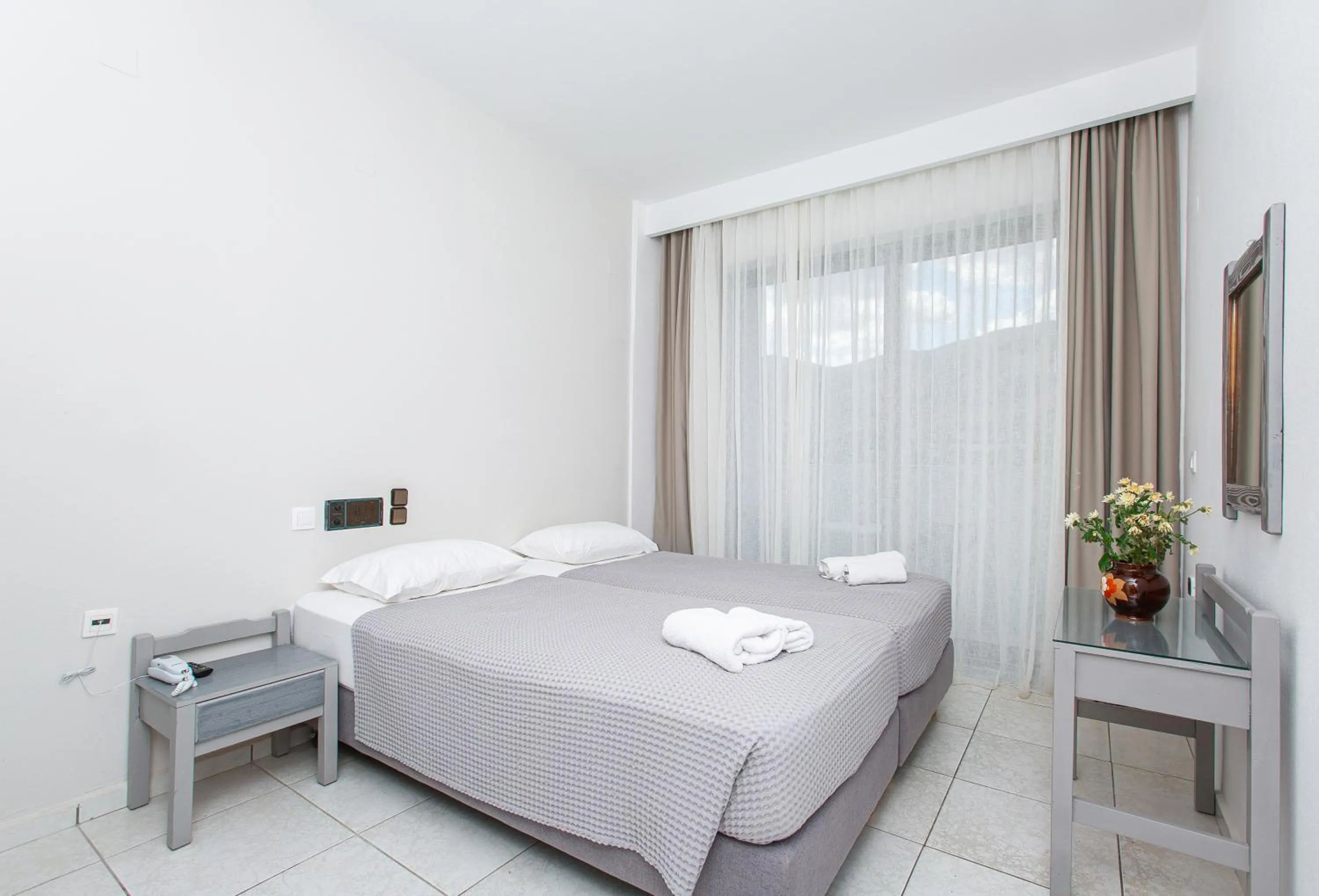 Bedroom, Bed in Hermes Hotel