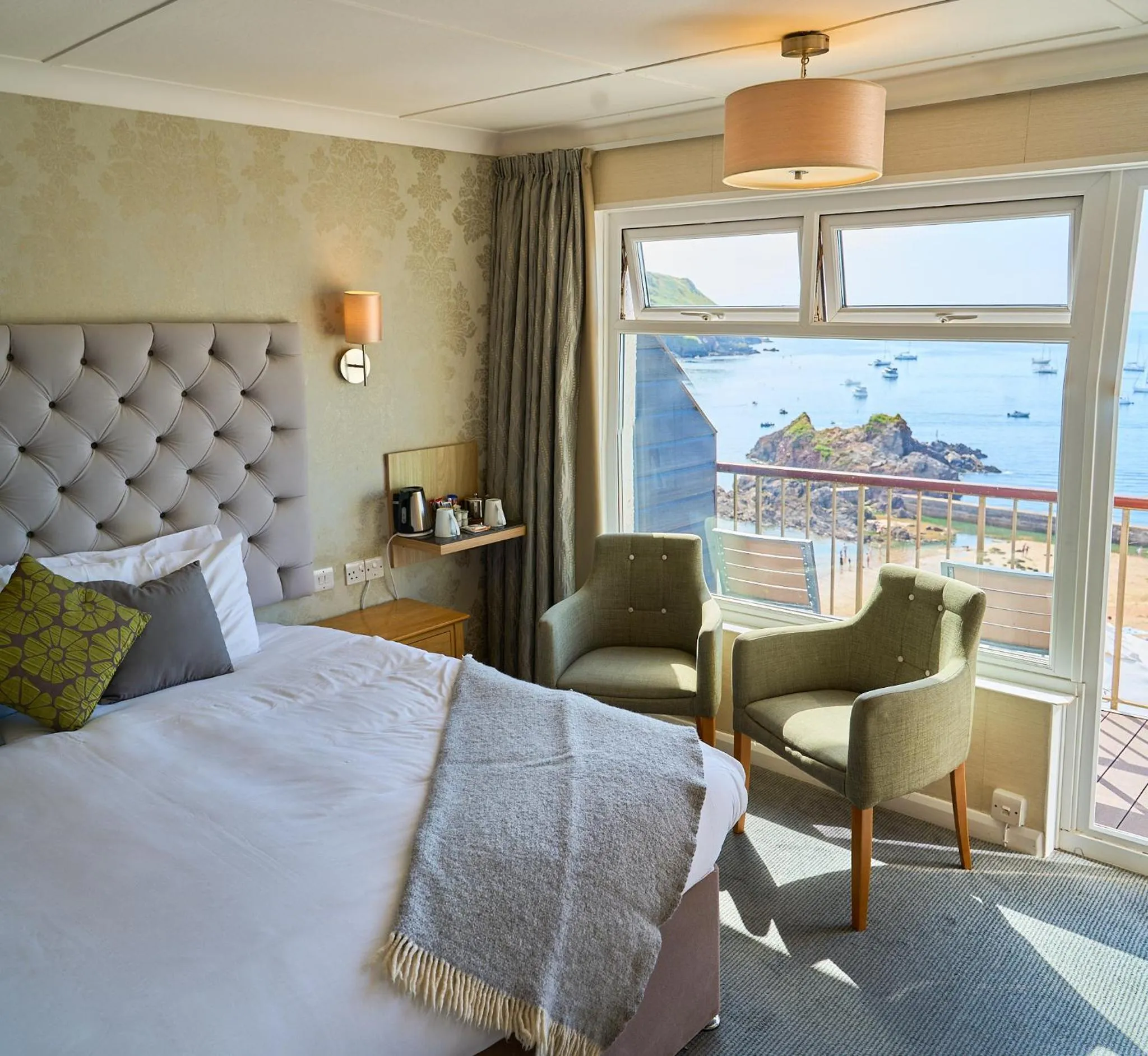 Bed in The Cottage Hotel