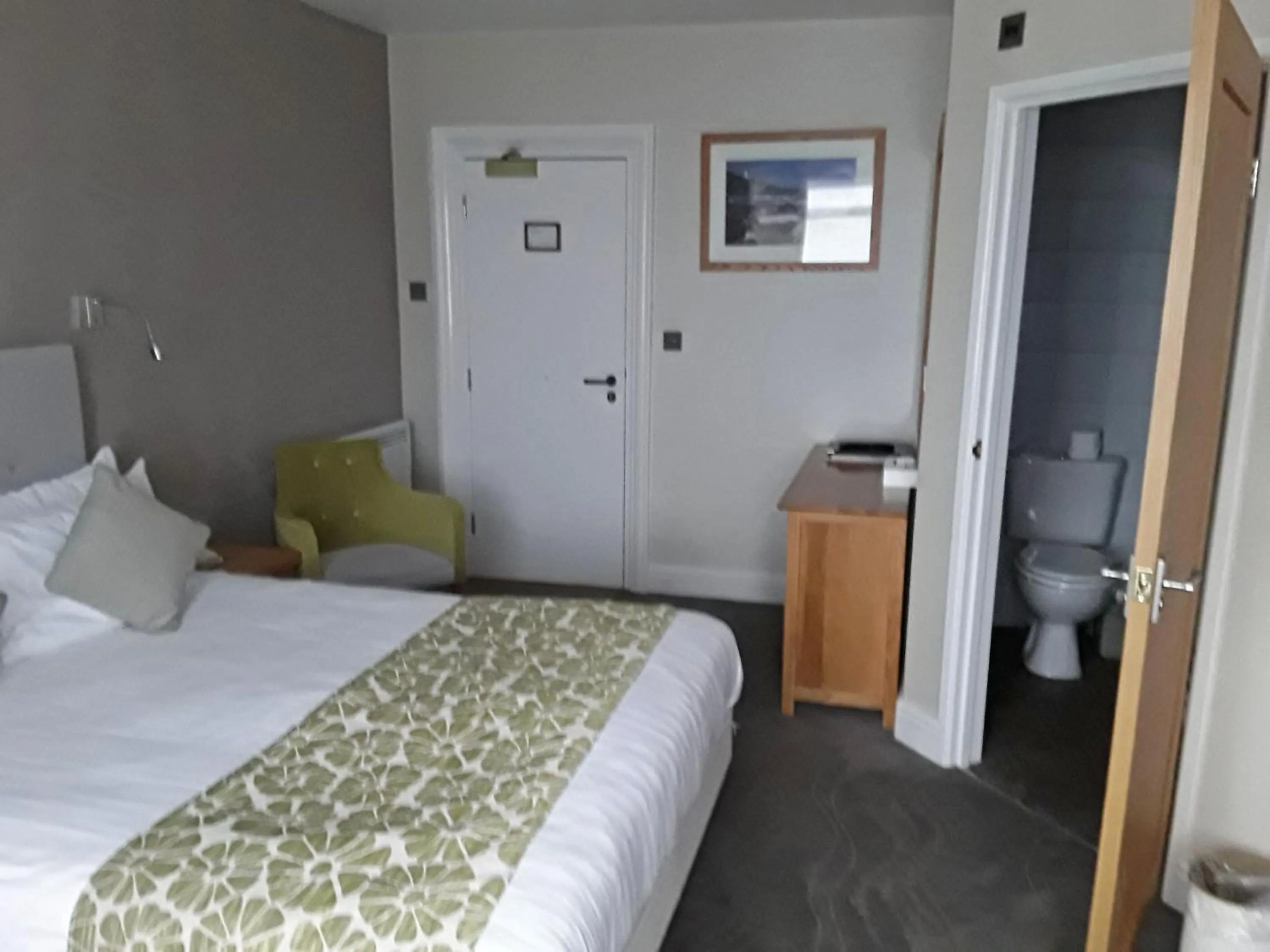 Bed in The Cottage Hotel