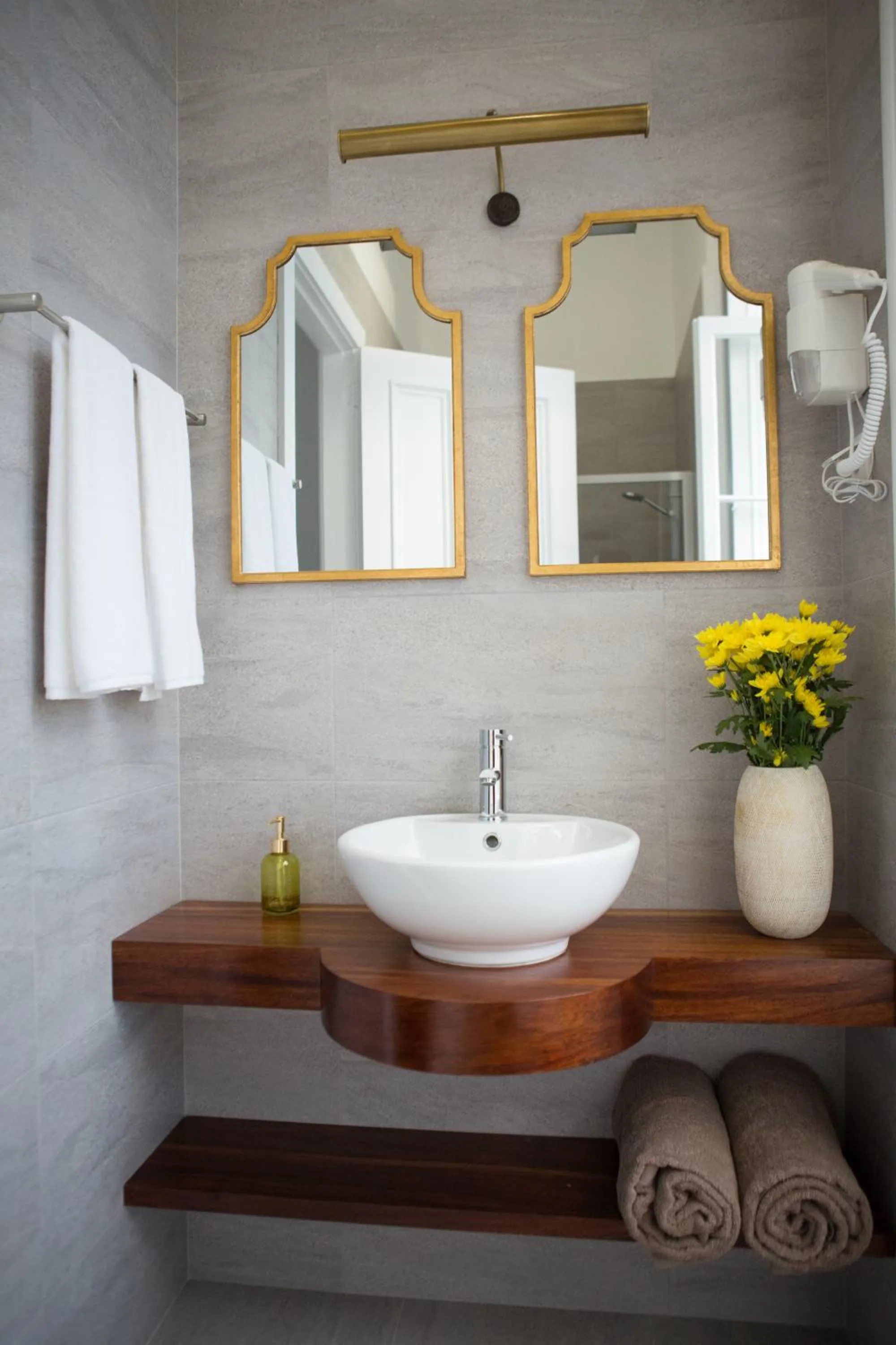 Shower in Casa das Palmeiras Charming House - Azores 1901