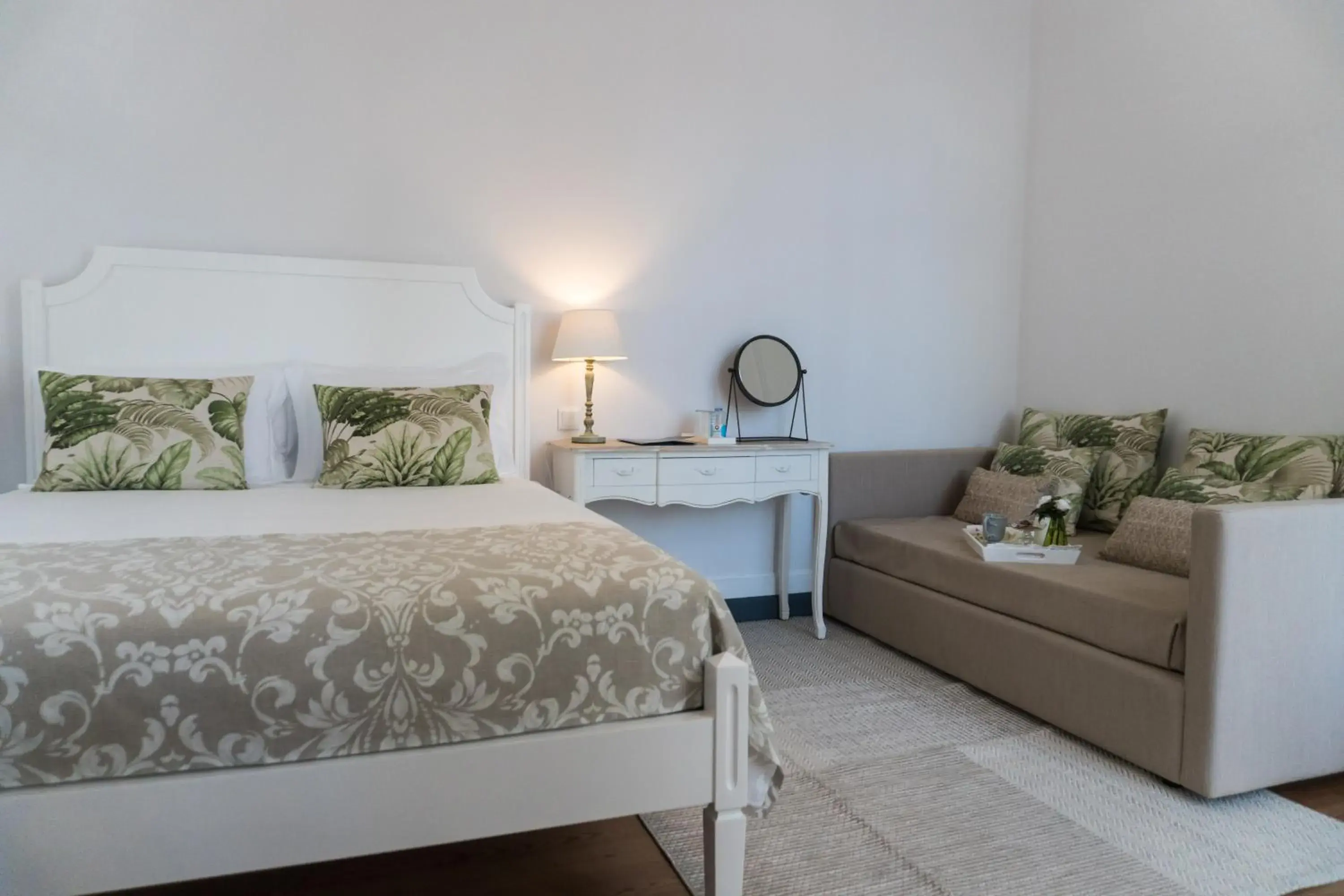 Deluxe Double Room with Extra Bed - single occupancy in Casa das Palmeiras Charming House - Azores 1901 Deluxe Double Room with Extra Bed - single occupancy in Casa das Palmeiras Charming House - Azores 1901