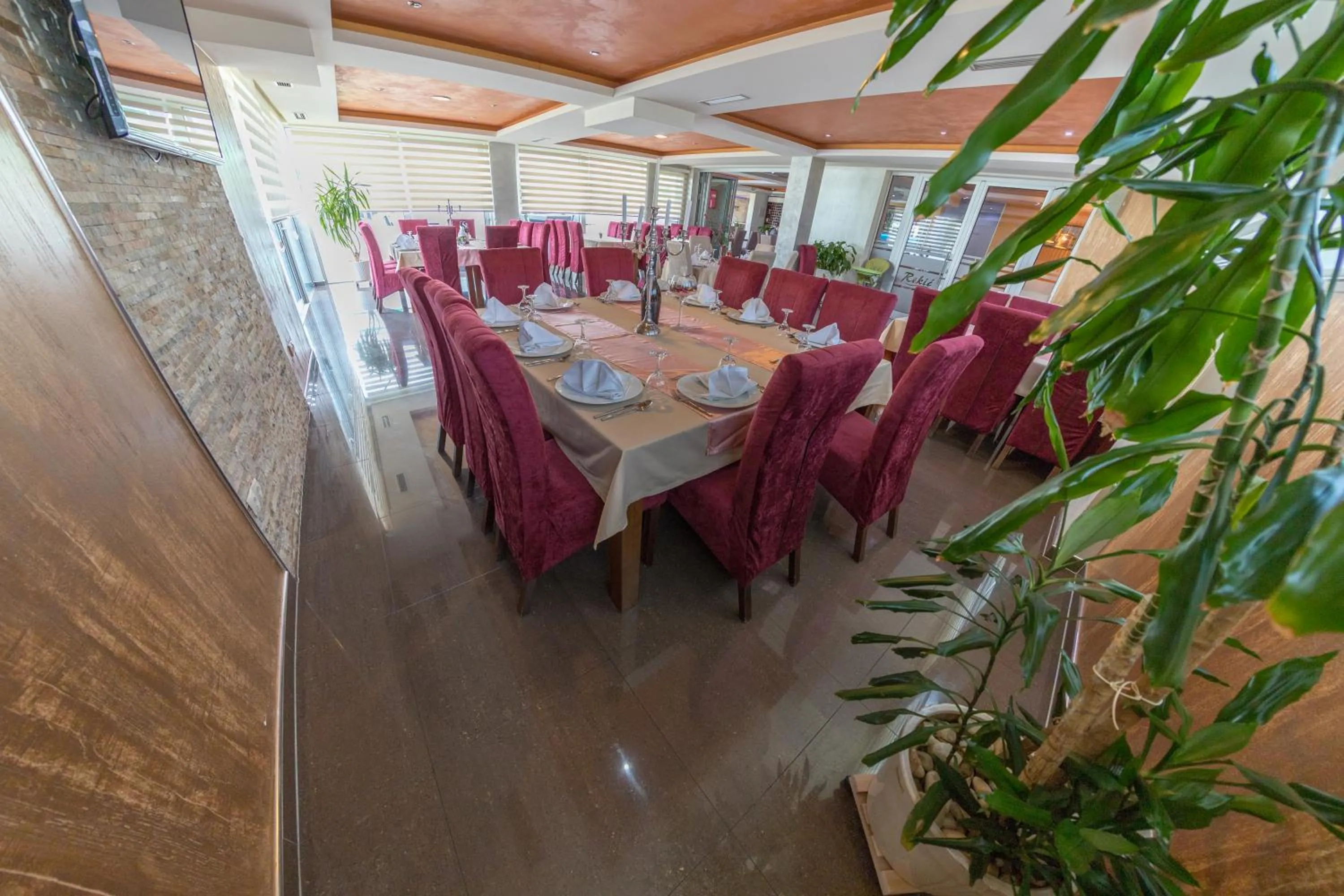 Restaurant/places to eat in Hotel Rekic