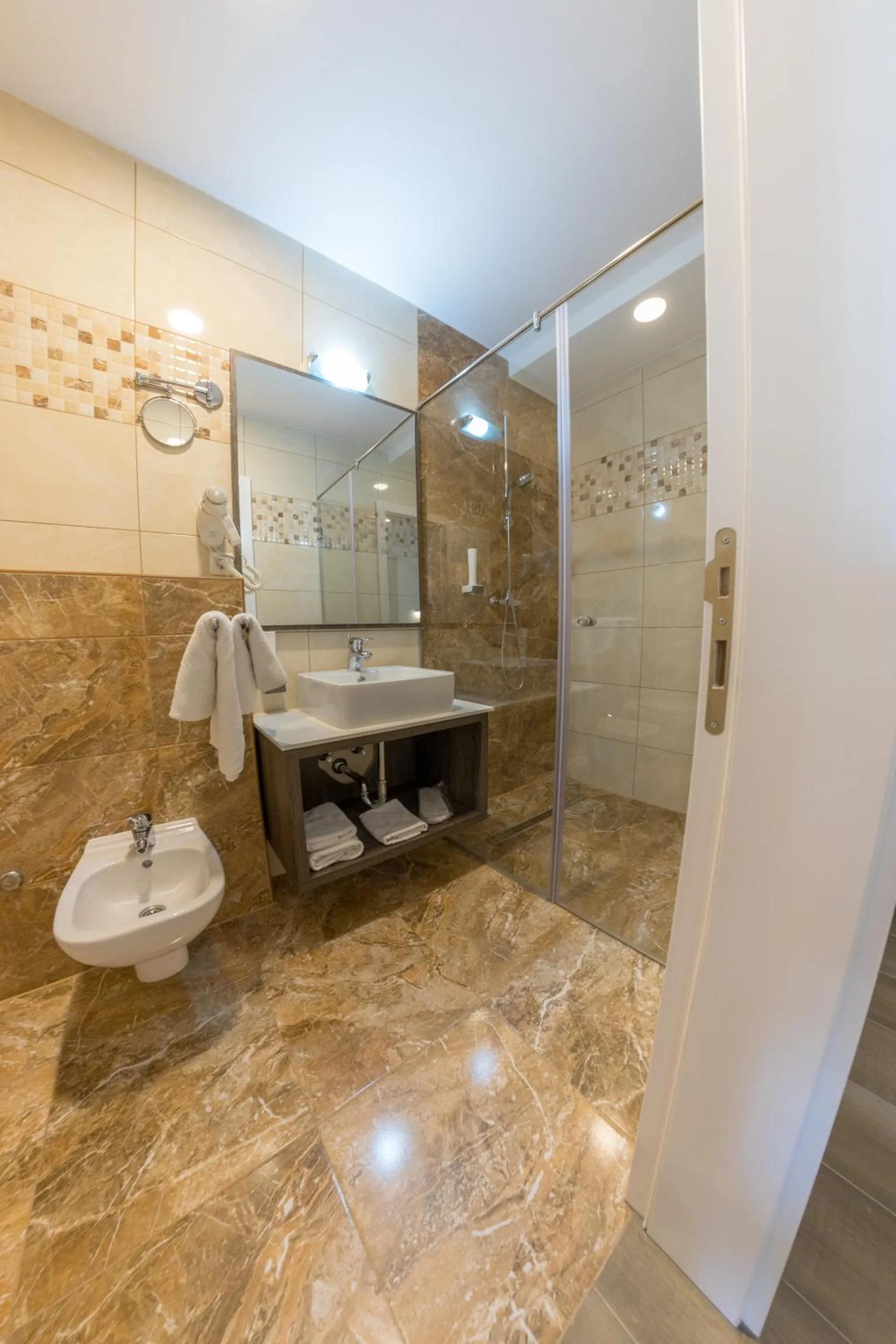 Bathroom in Hotel Rekic