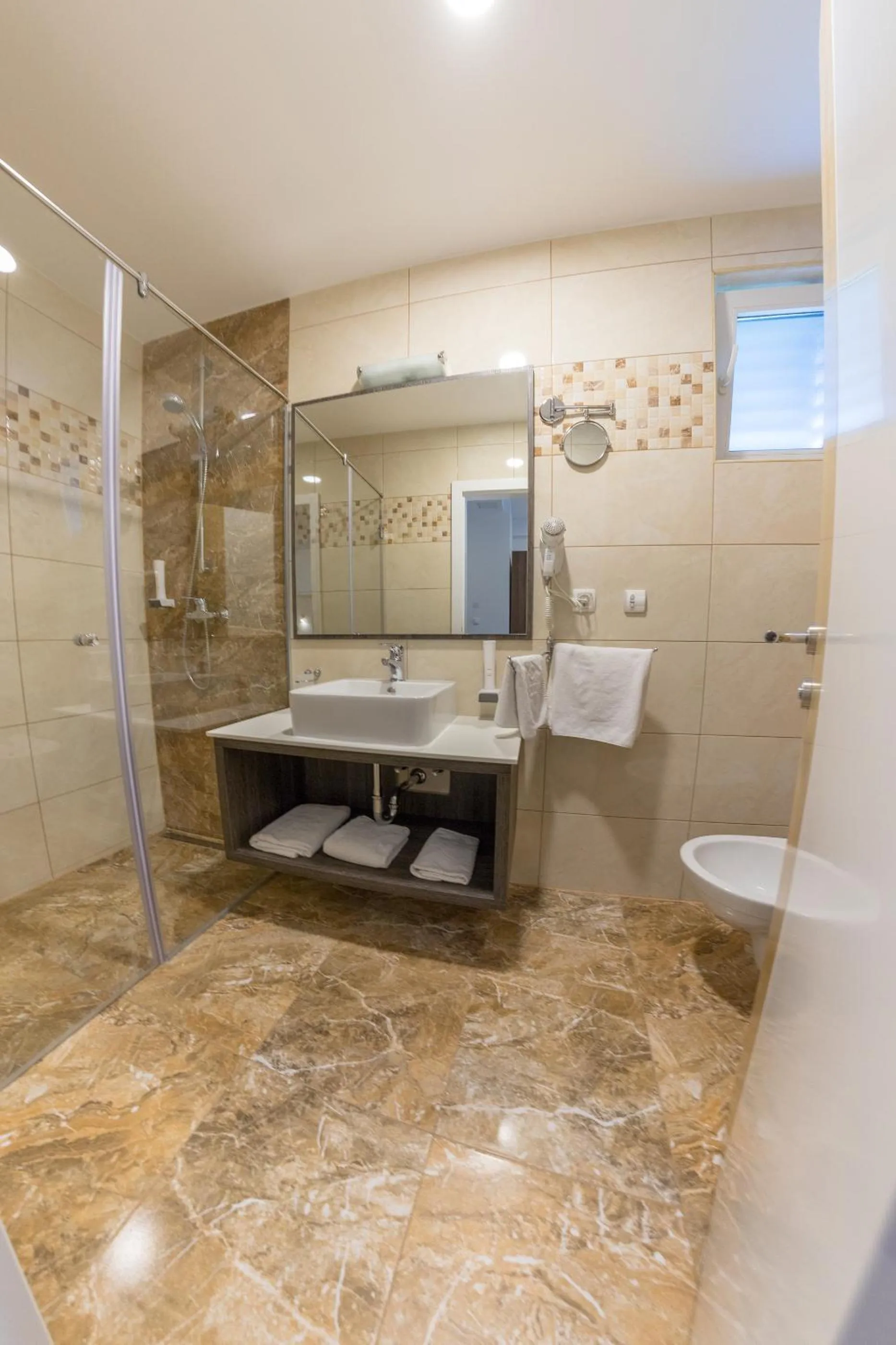 Bathroom in Hotel Rekic