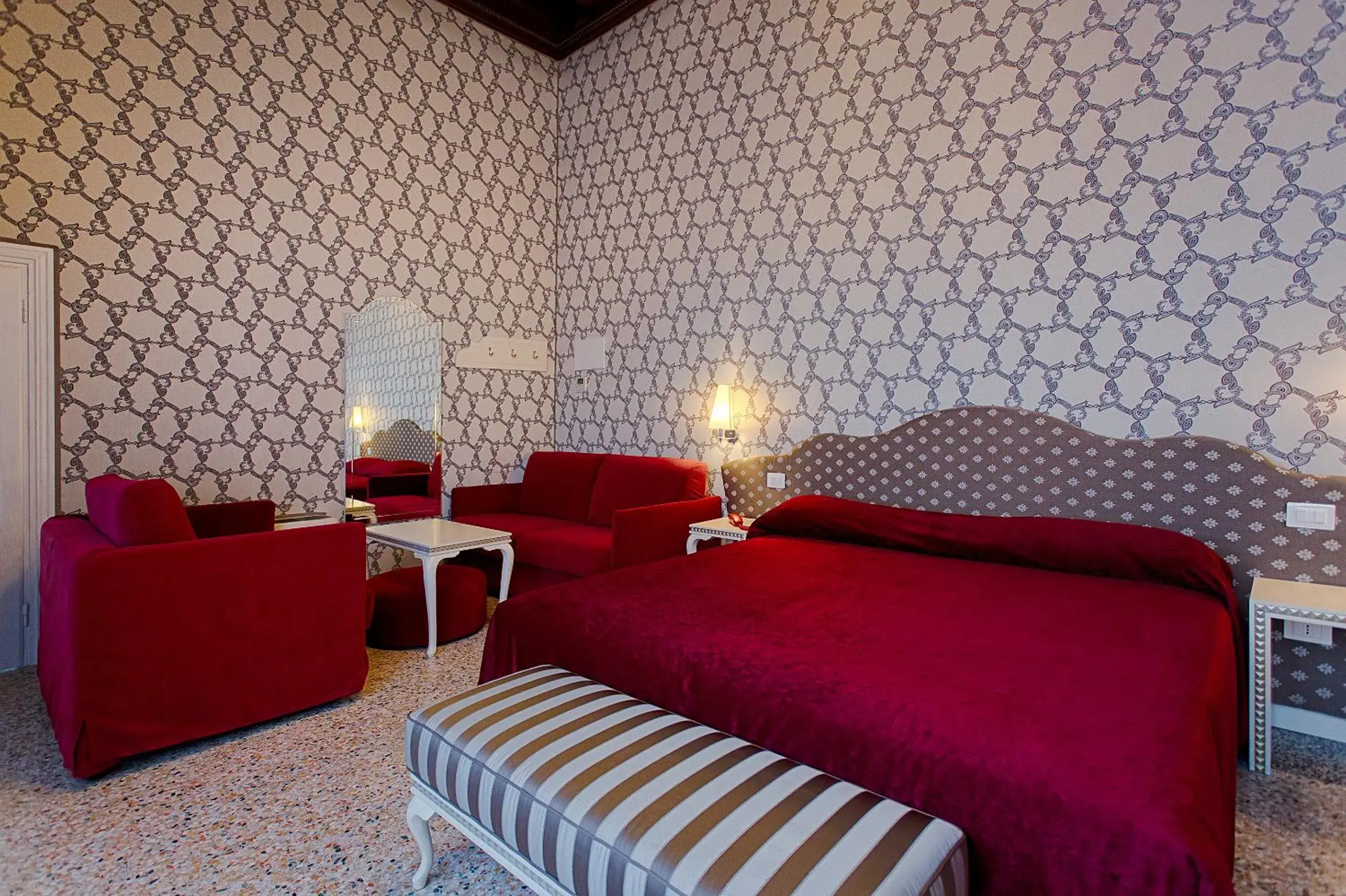 Deluxe Suite with Spa Bath in Hotel Ca' Nobile Corner Deluxe Suite with Spa Bath in Hotel Ca' Nobile Corner