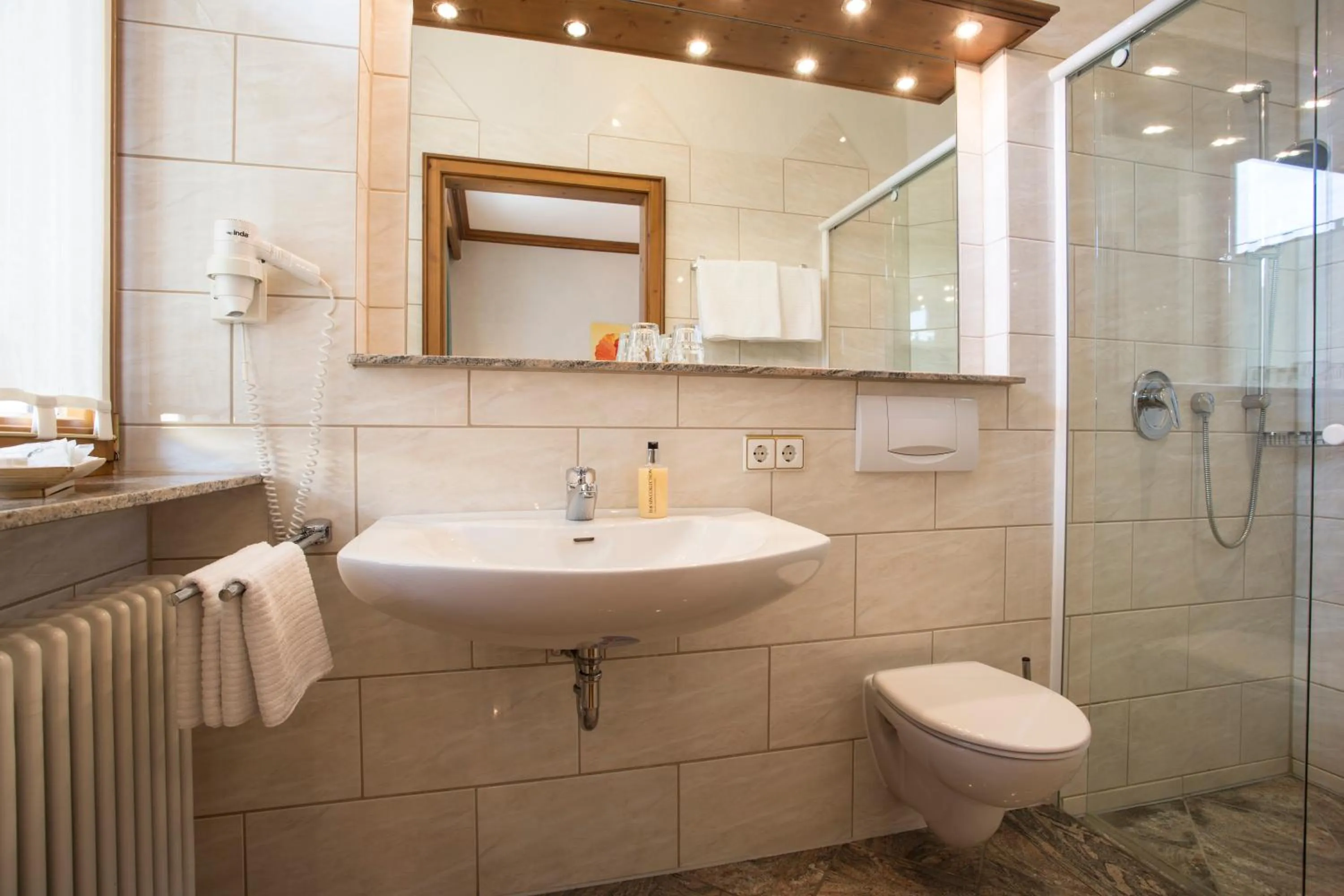 Photo of the whole room in Meiser Rosenstuben Hotel