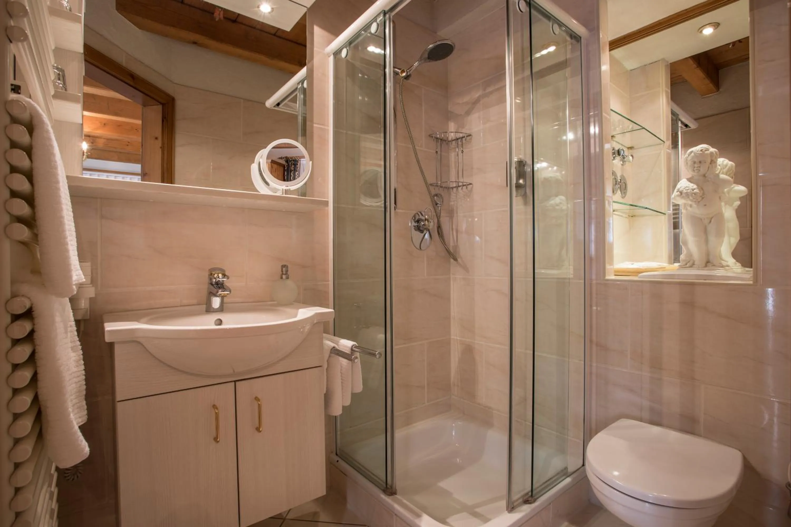 Photo of the whole room in Meiser Rosenstuben Hotel