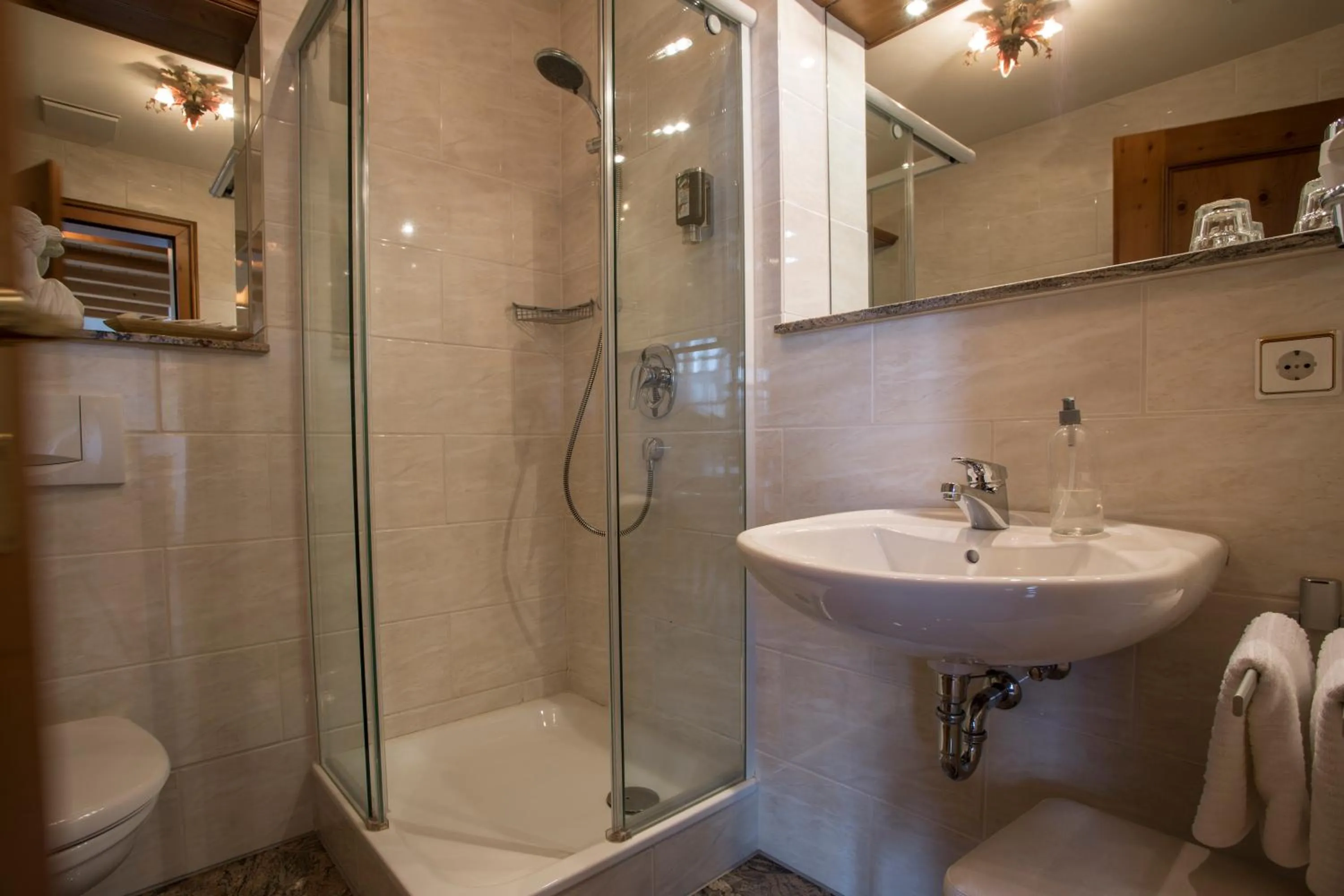 Photo of the whole room in Meiser Rosenstuben Hotel