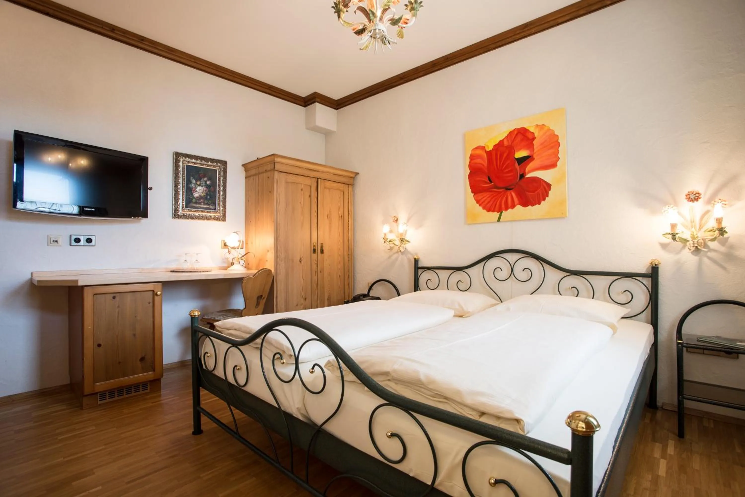 Photo of the whole room, Bed in Meiser Rosenstuben Hotel