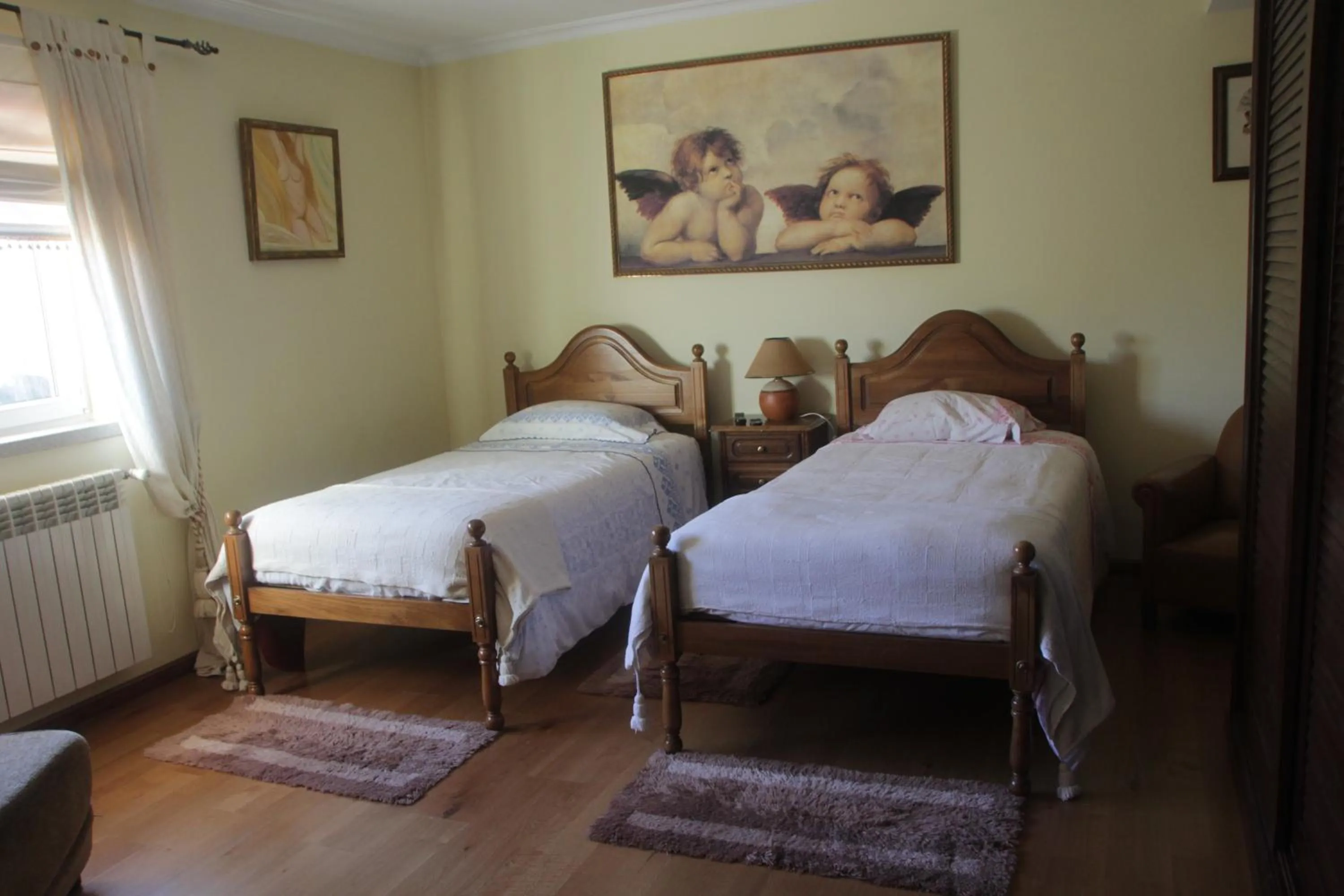 Photo of the whole room, Bed in Quartos em vivenda serra da Estrela
