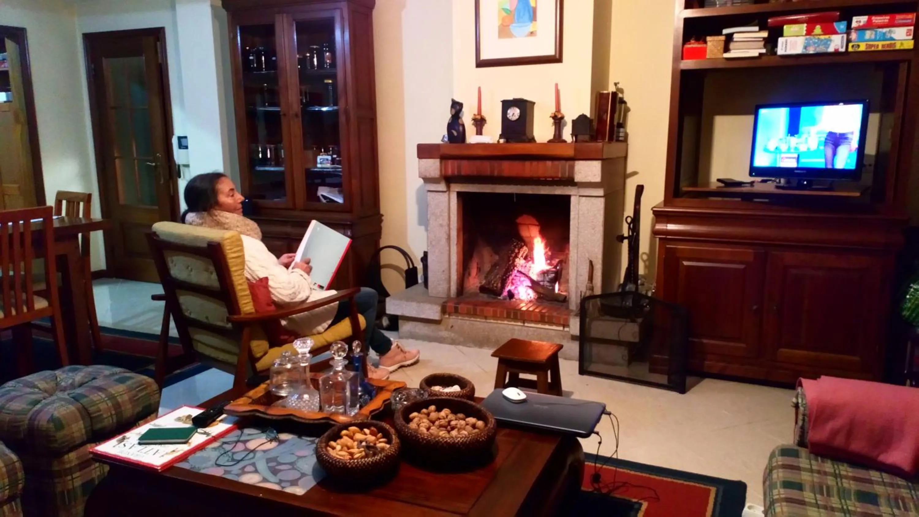 Communal lounge/ TV room in Quartos em vivenda serra da Estrela