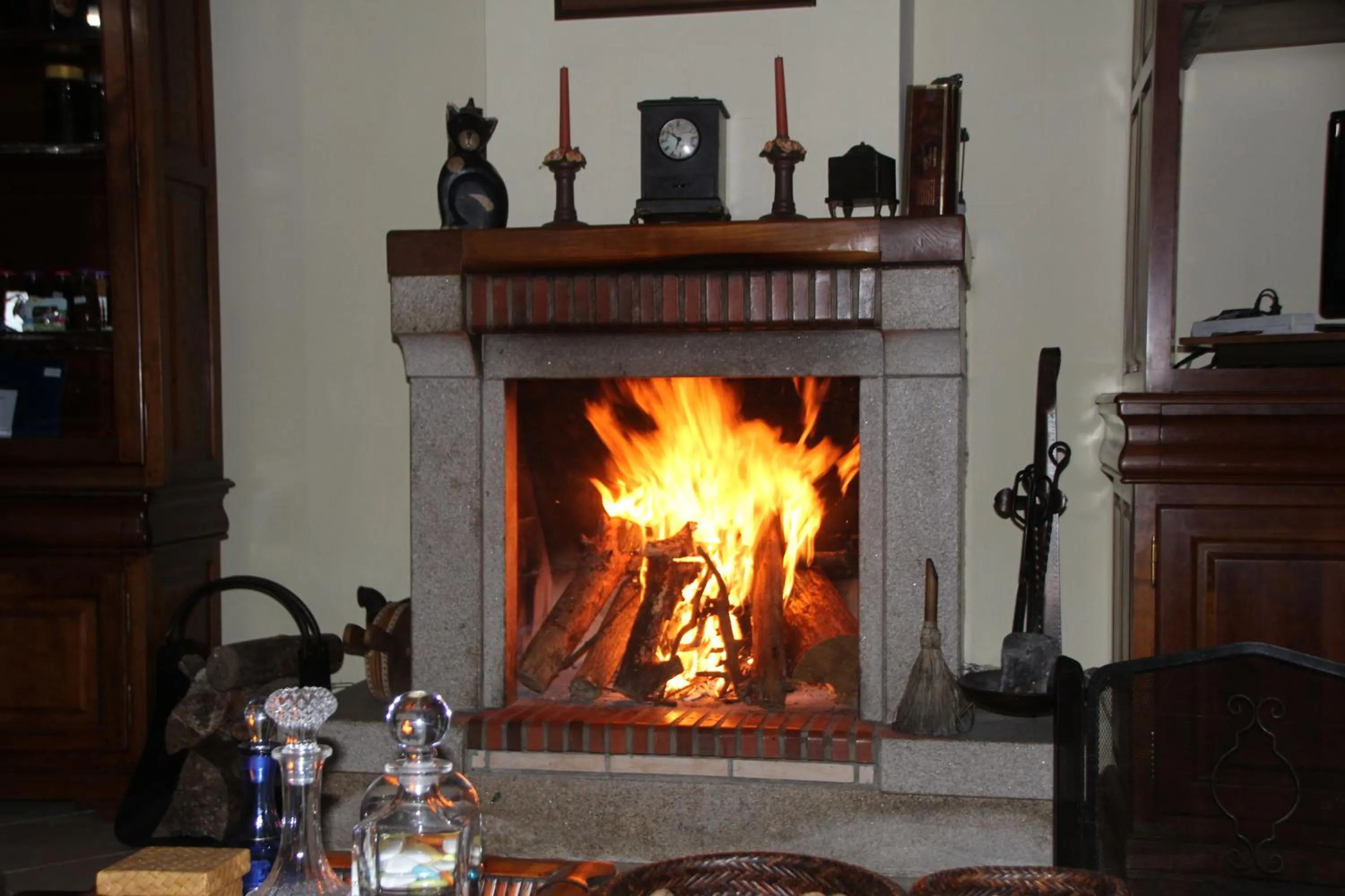 Communal lounge/ TV room in Quartos em vivenda serra da Estrela