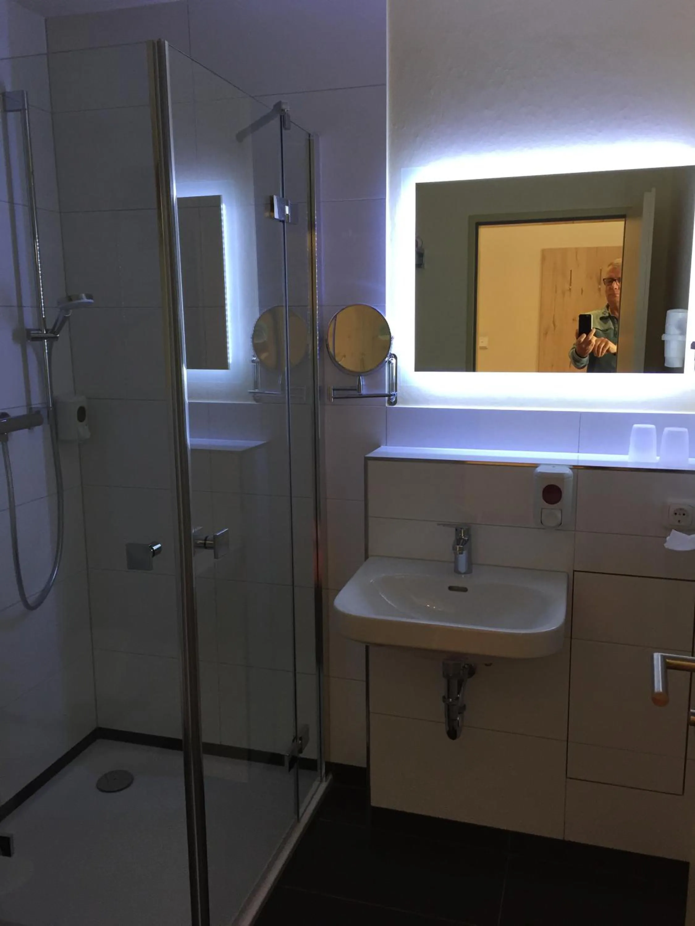 Shower in Hotel Stadt Magdeburg