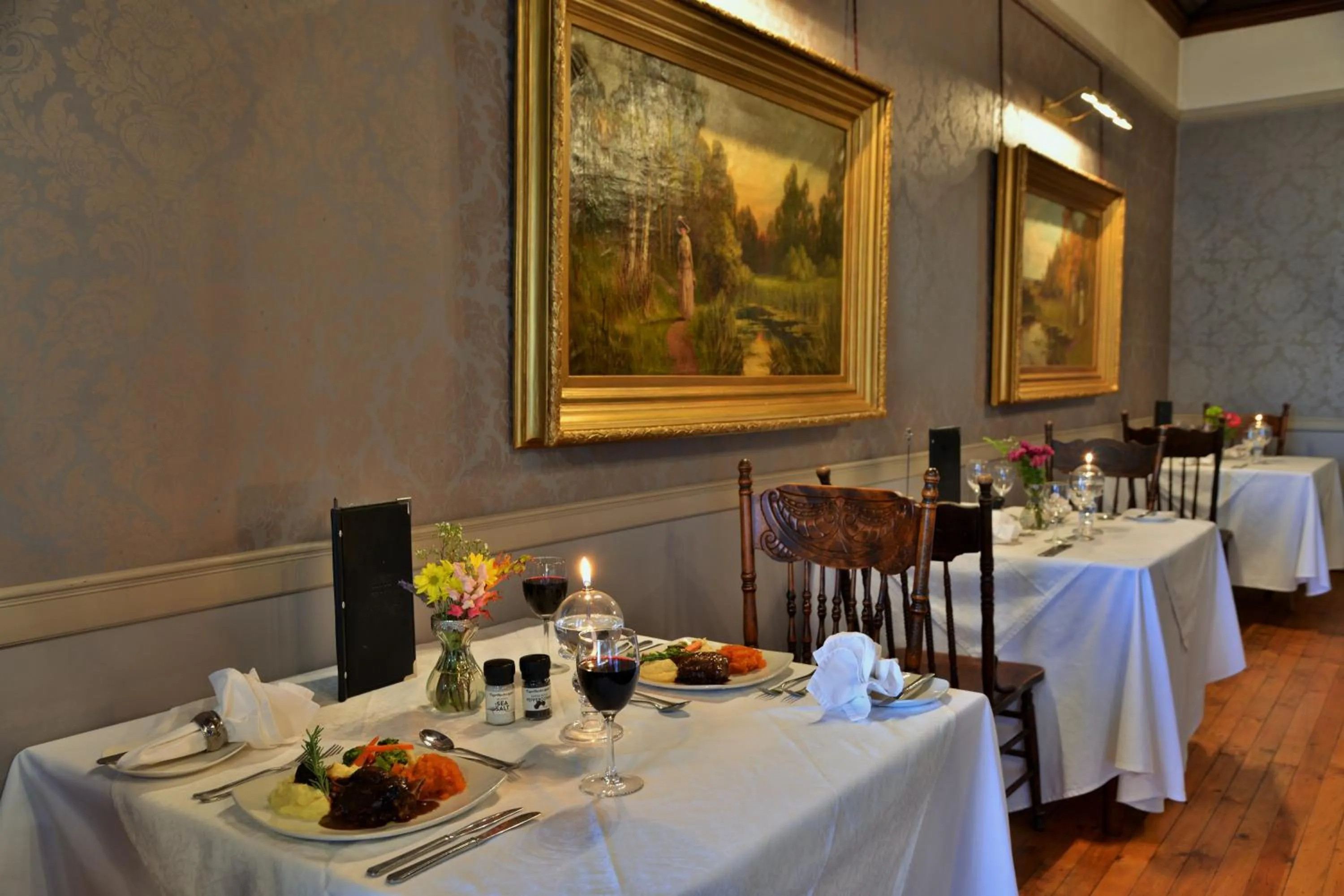 Restaurant/places to eat in Mont d'Or Swartberg Hotel