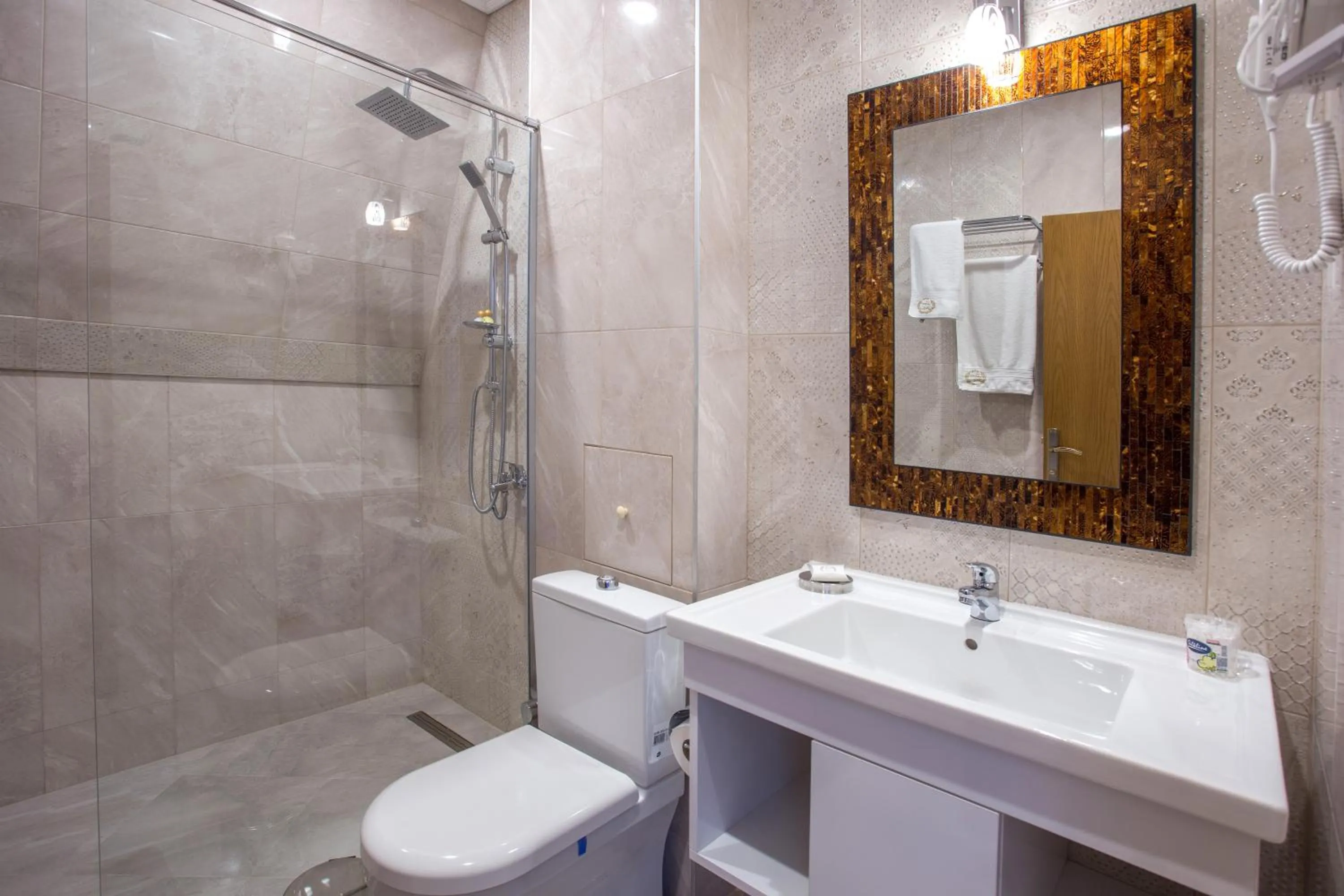 Shower in Hotel Green Garden