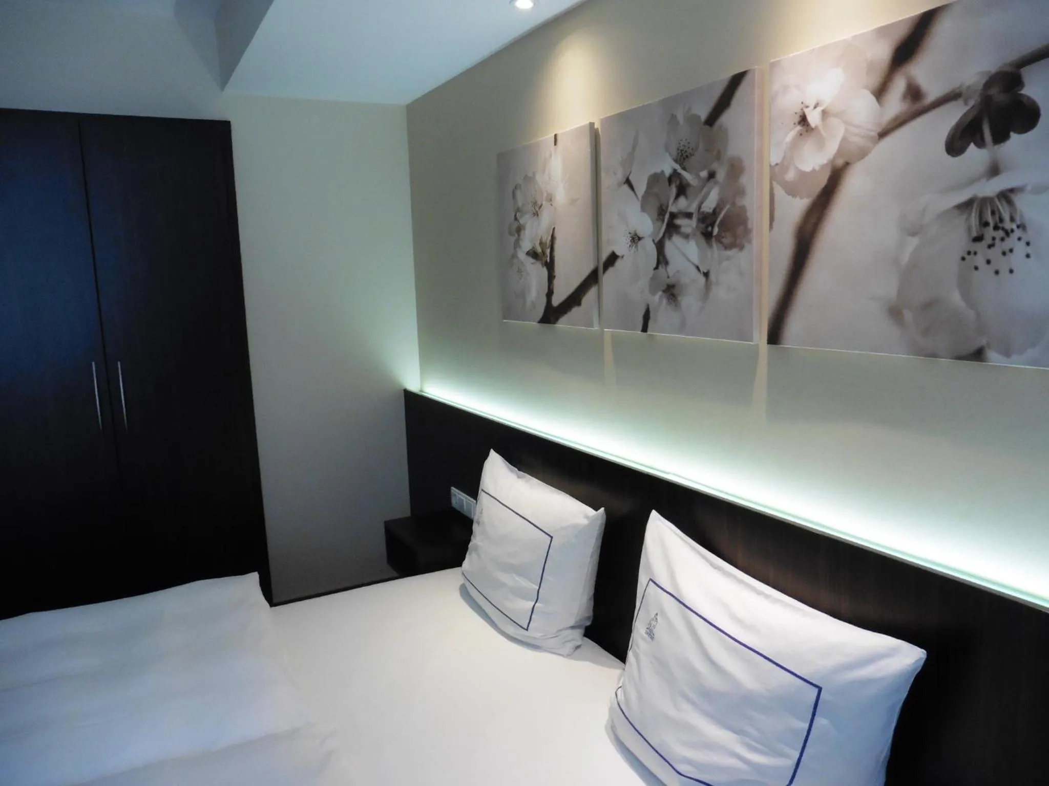 Photo of the whole room, Bed in Hotel Empire