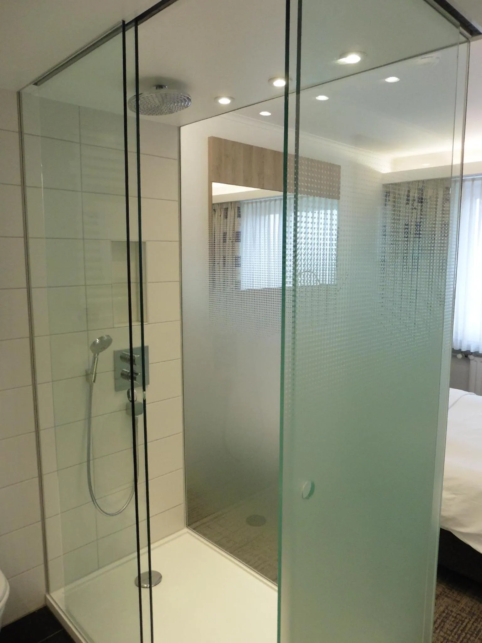 Shower in Hotel Empire