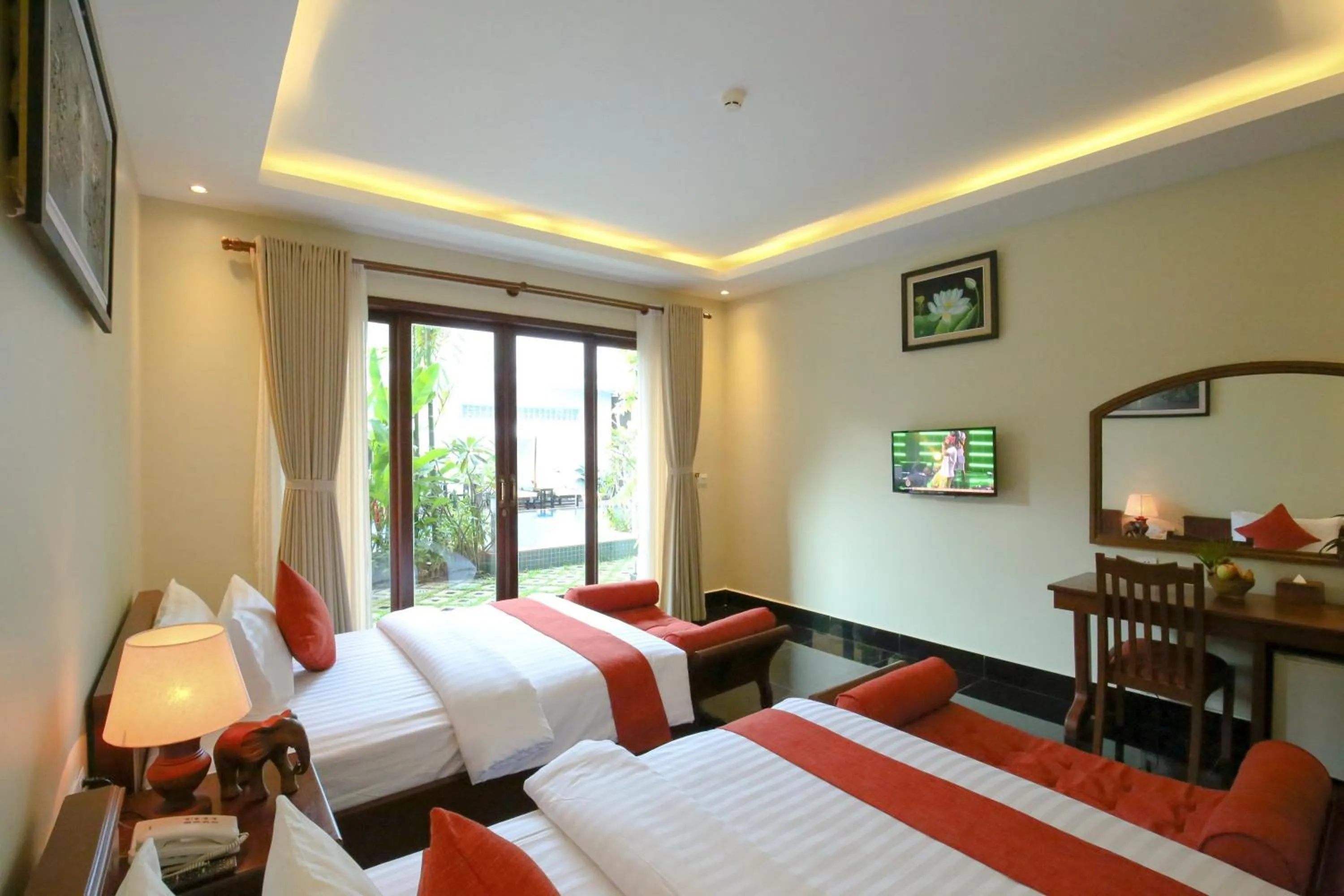 Photo of the whole room, Bed in Chheng Residence