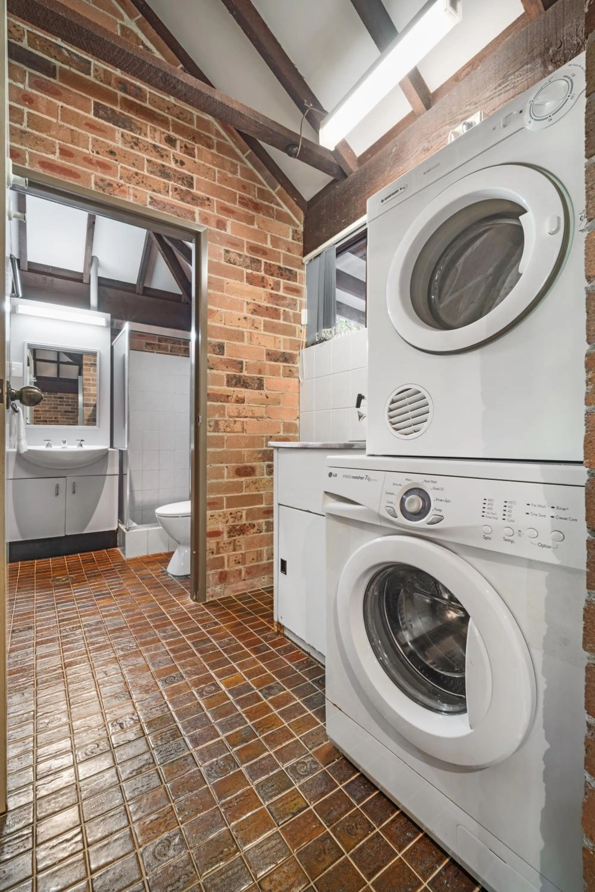 Shower in Avoca Beach Hotel
