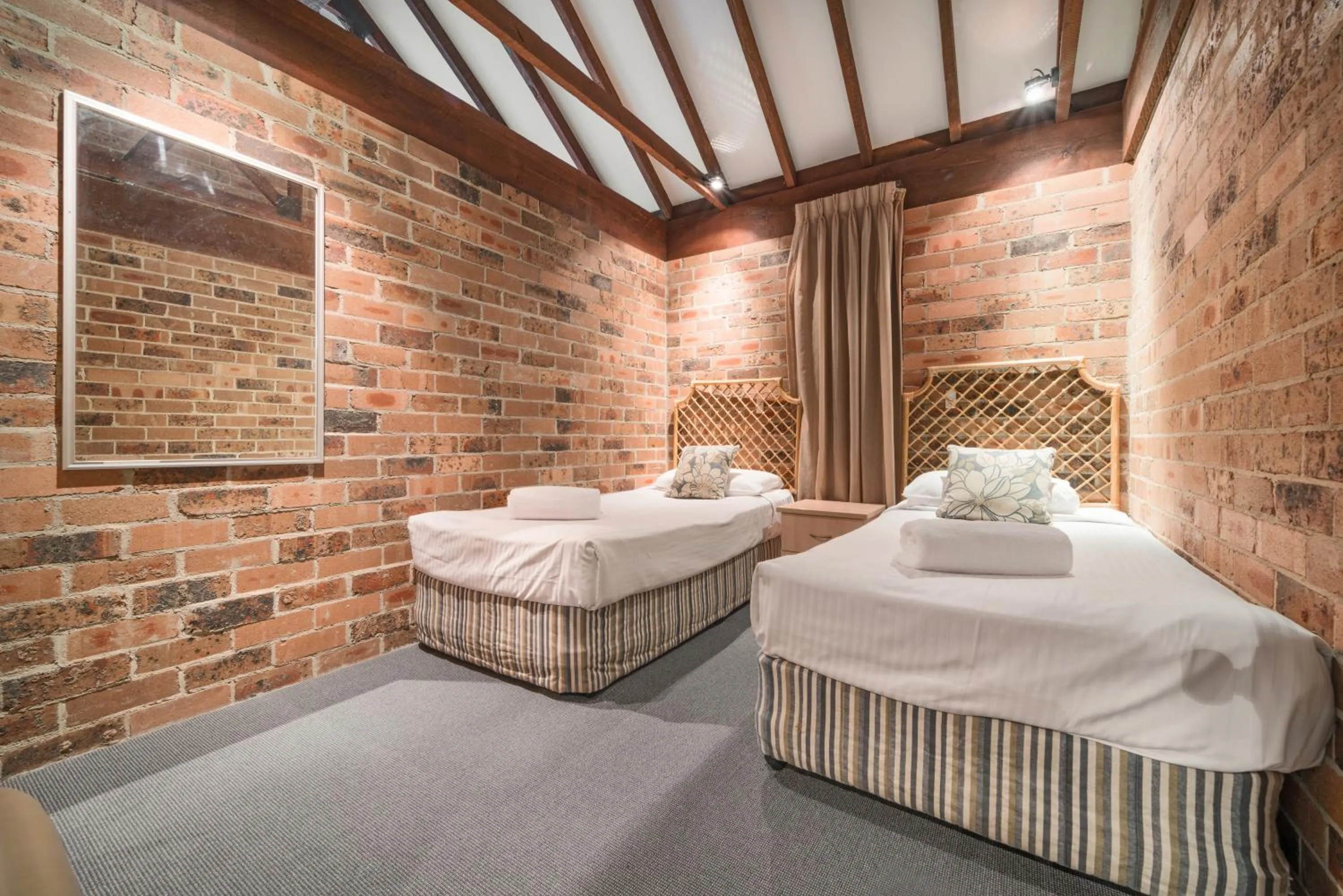 Bedroom, Bed in Avoca Beach Hotel